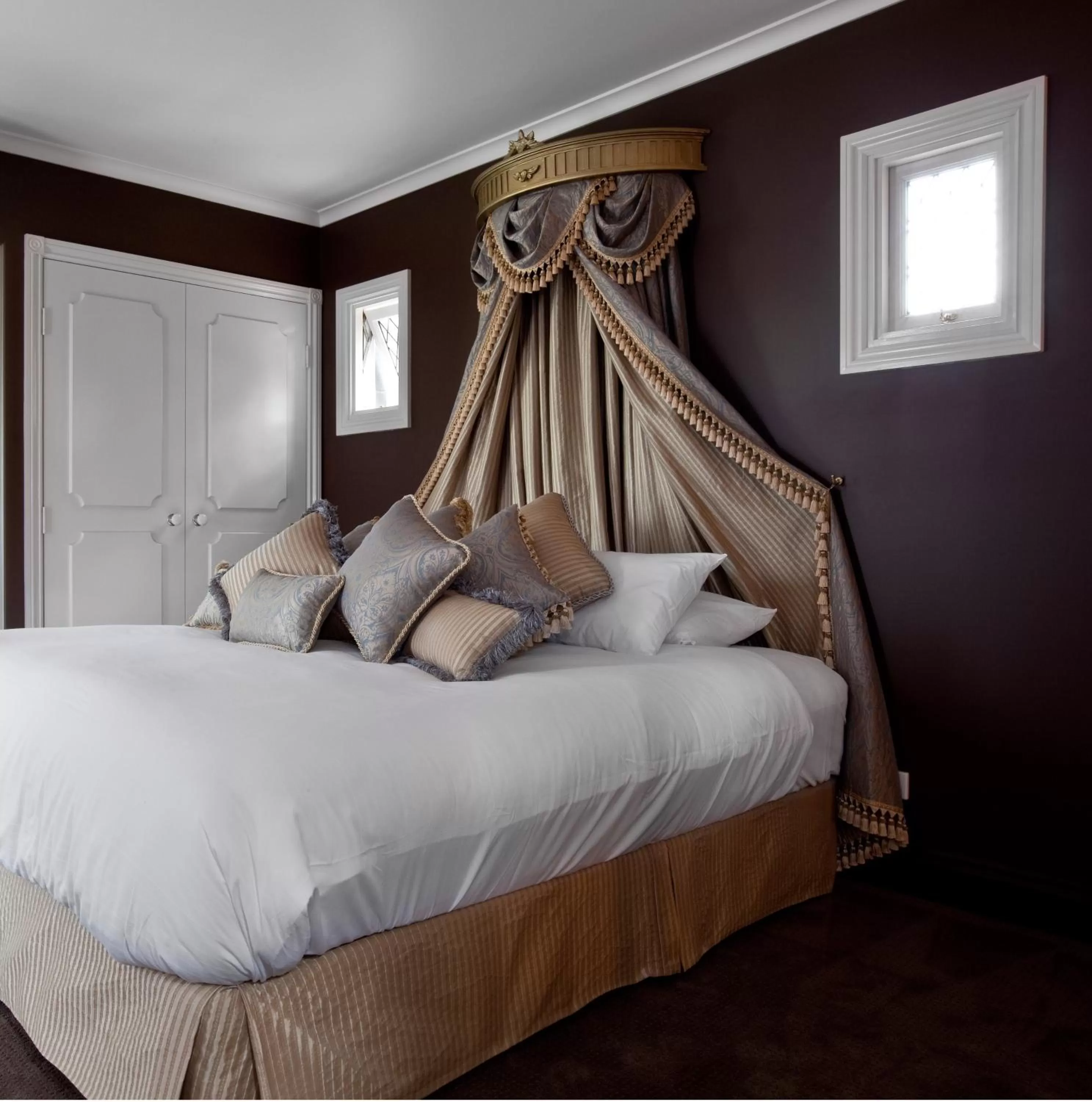 Bed in The Castle on Tamborine