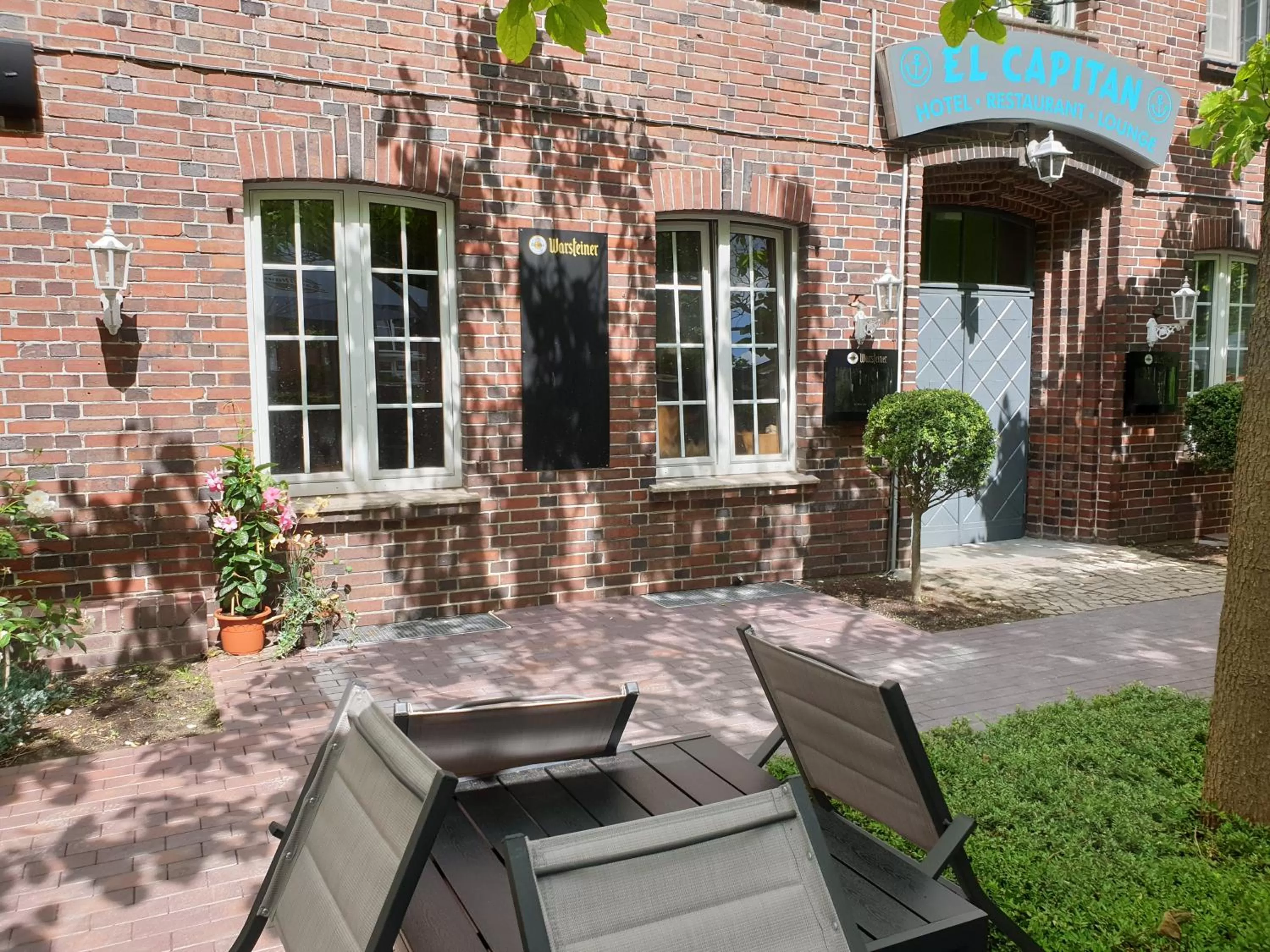 Facade/entrance in El Capitan nähe Movie Park
