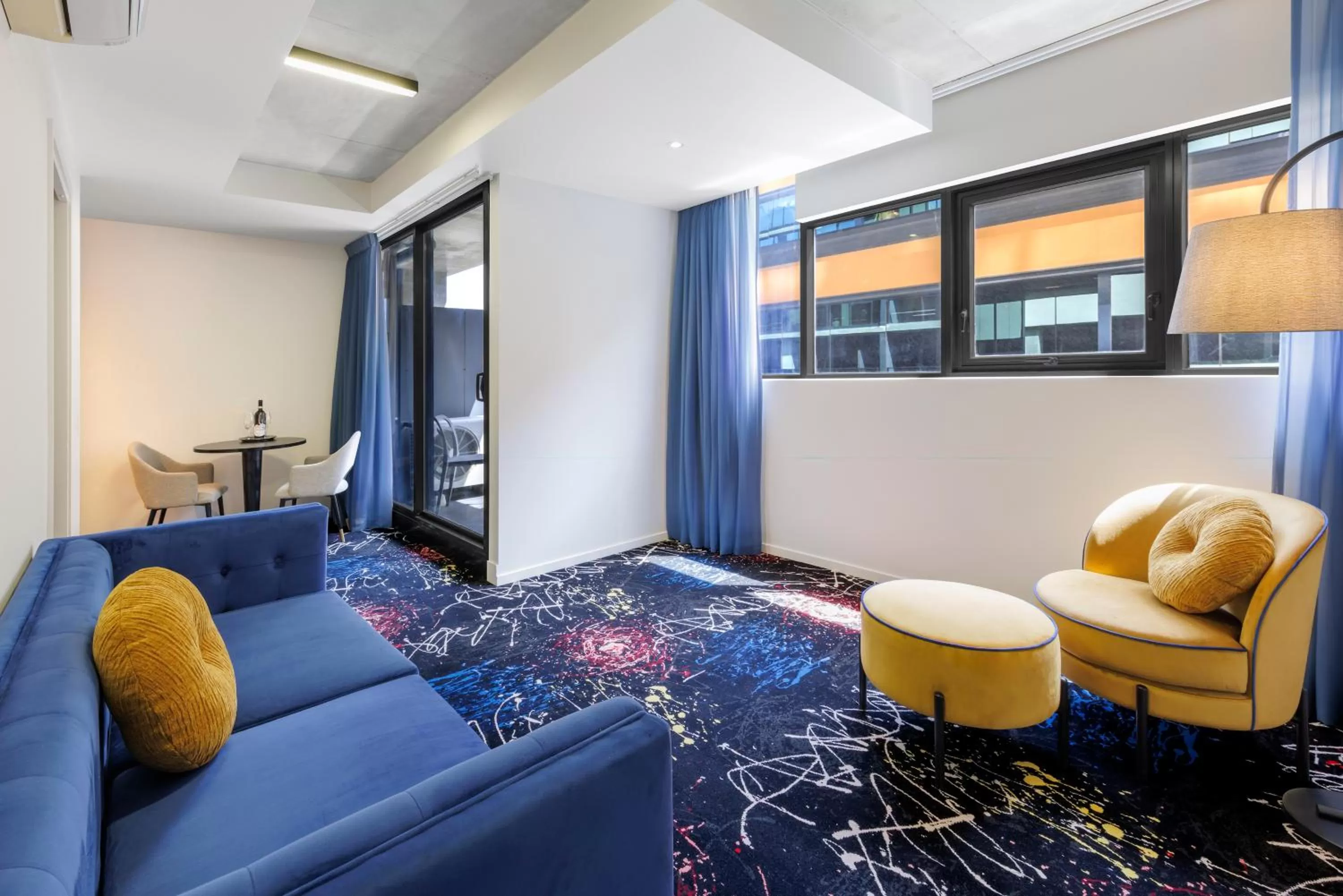 Living room, Seating Area in Mercure Melbourne St Kilda Road