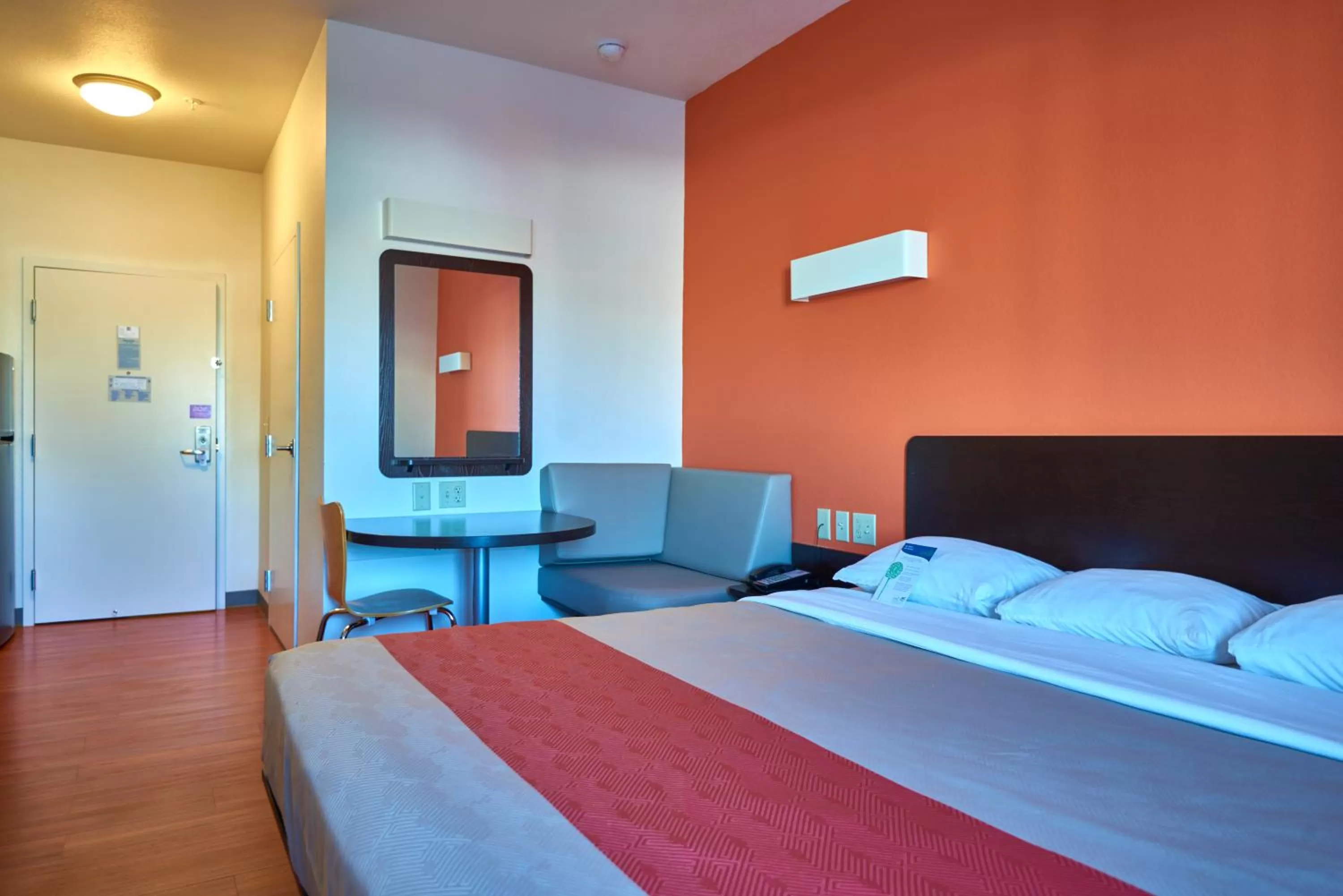 Bedroom, Bed in Motel 6 Wilkes Barre Arena