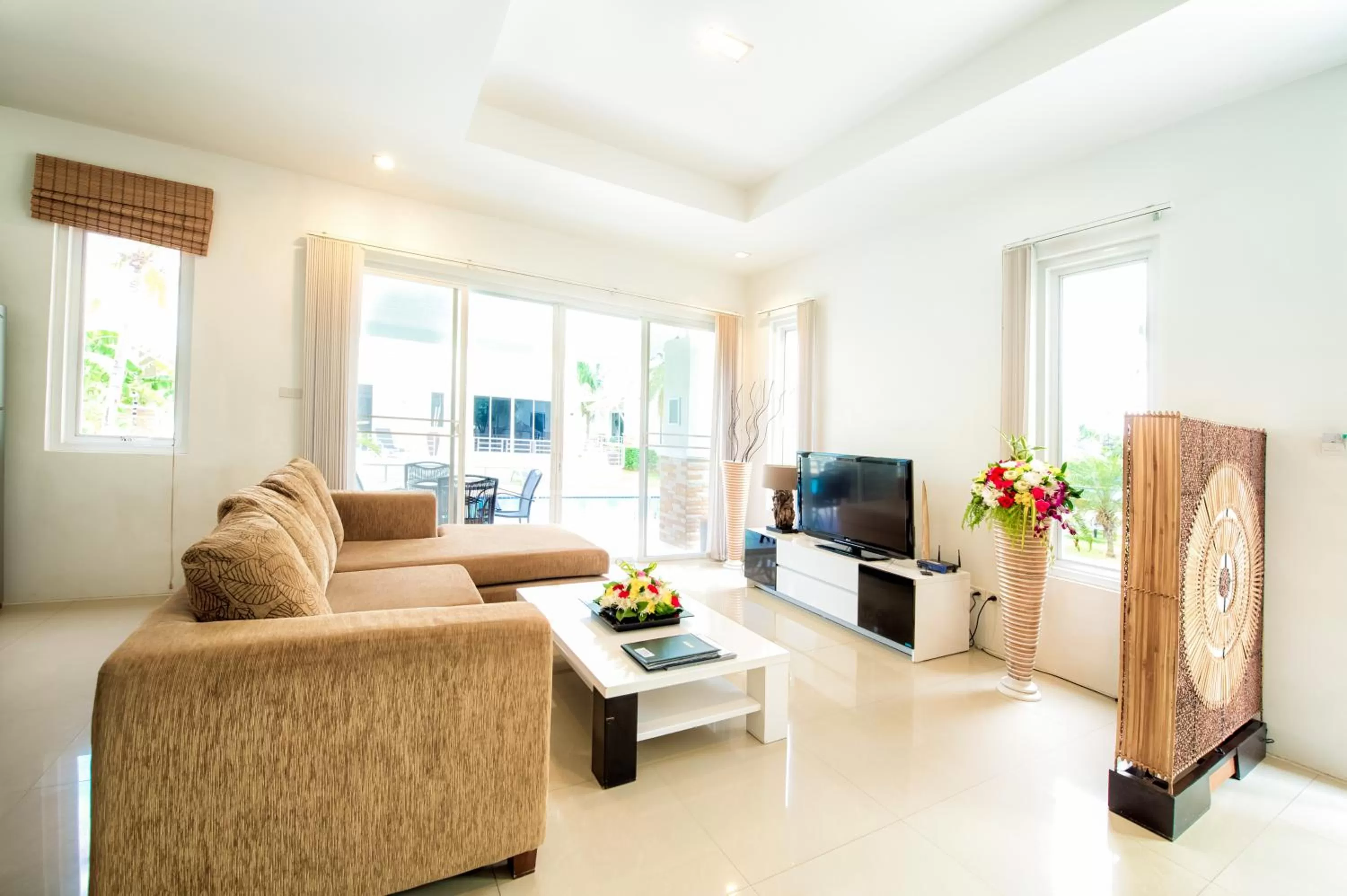 Day in Oriental Beach Pearl Resort