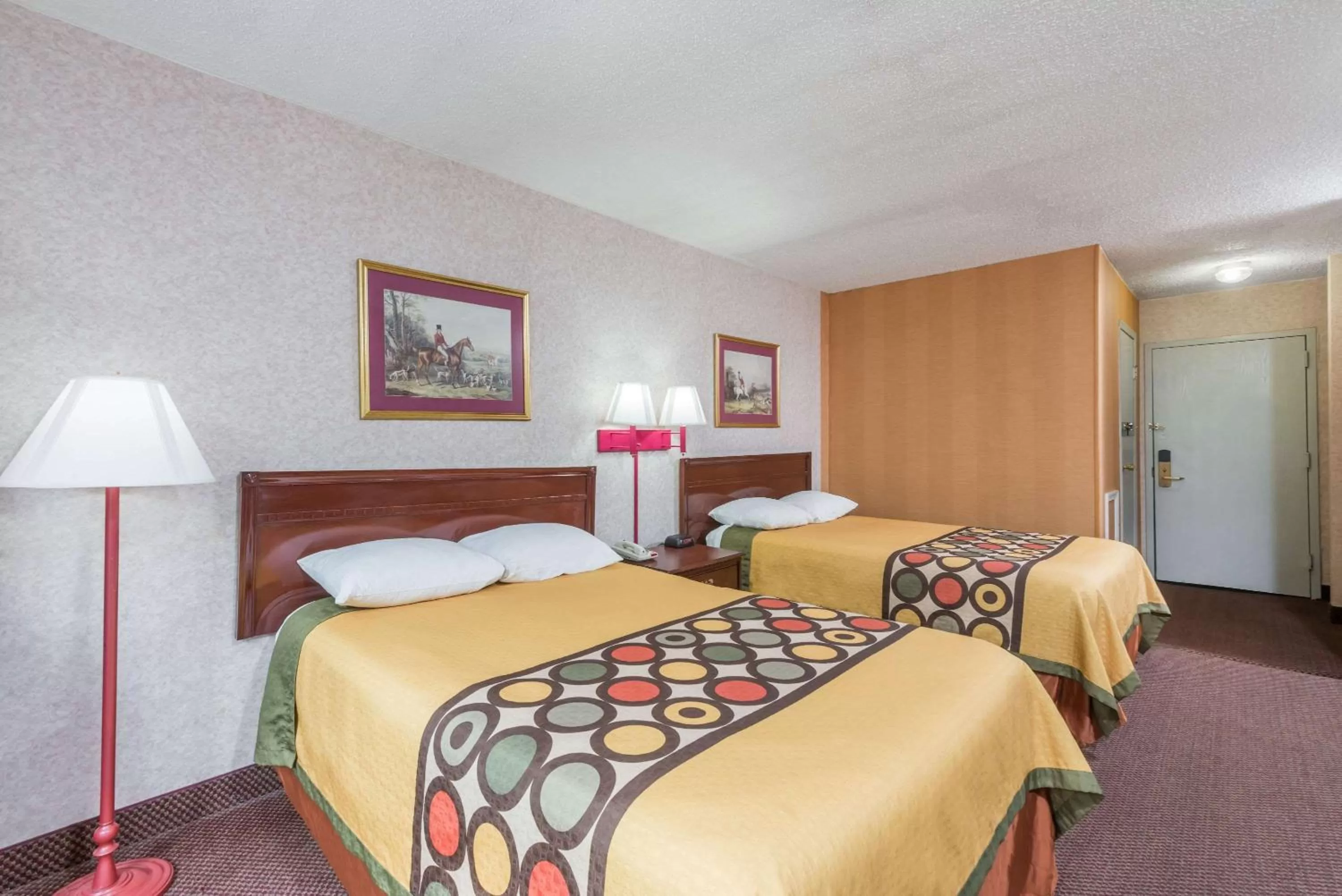 Photo of the whole room in Super 8 by Wyndham Hancock MD