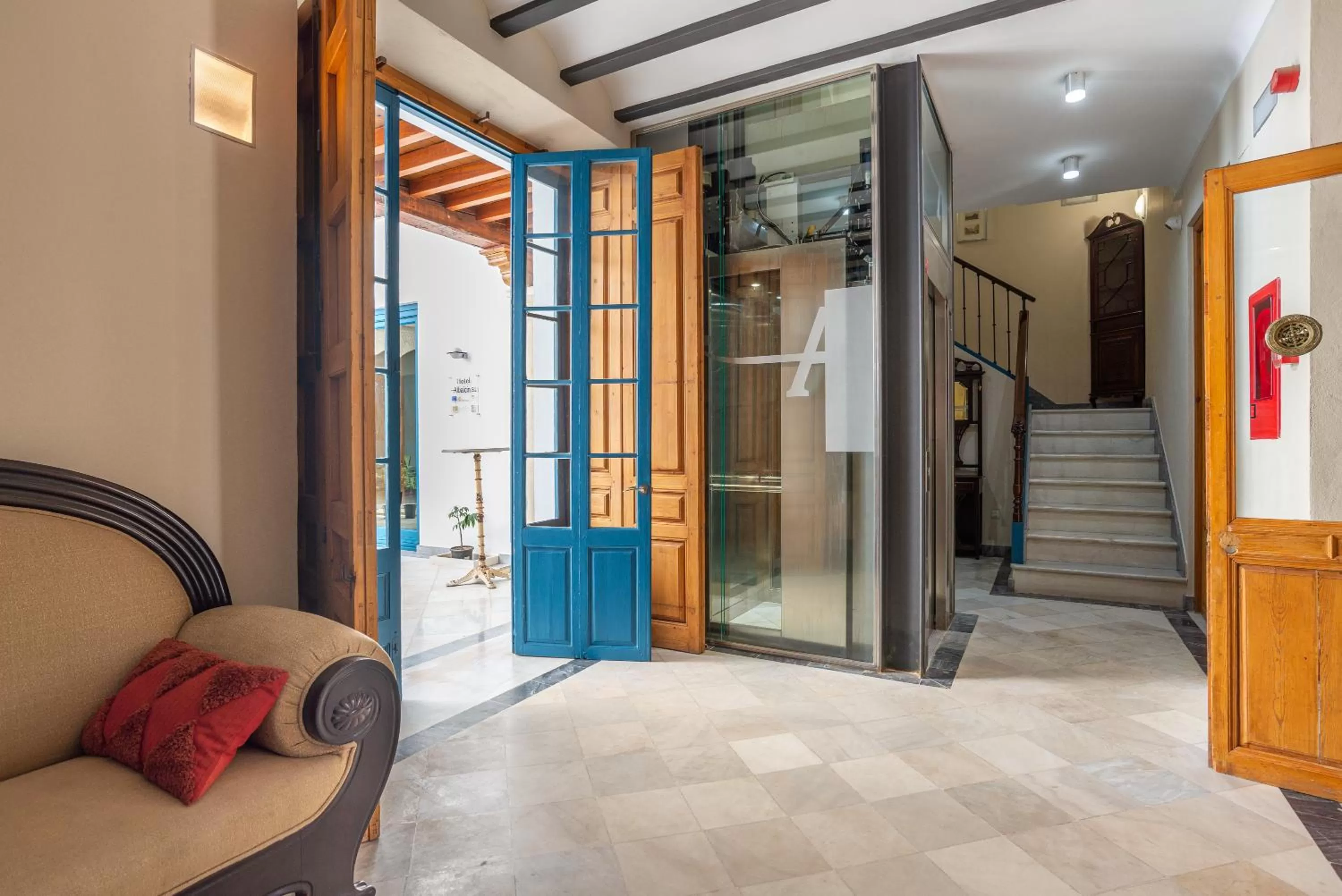 Area and facilities in Hotel Albaicín