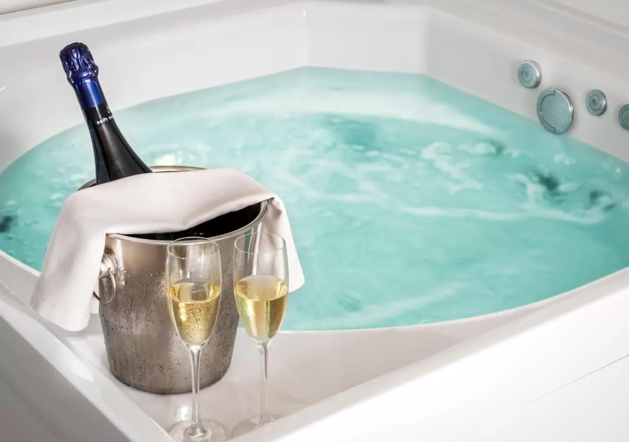 Hot Tub in Hotel SB Plaza Europa