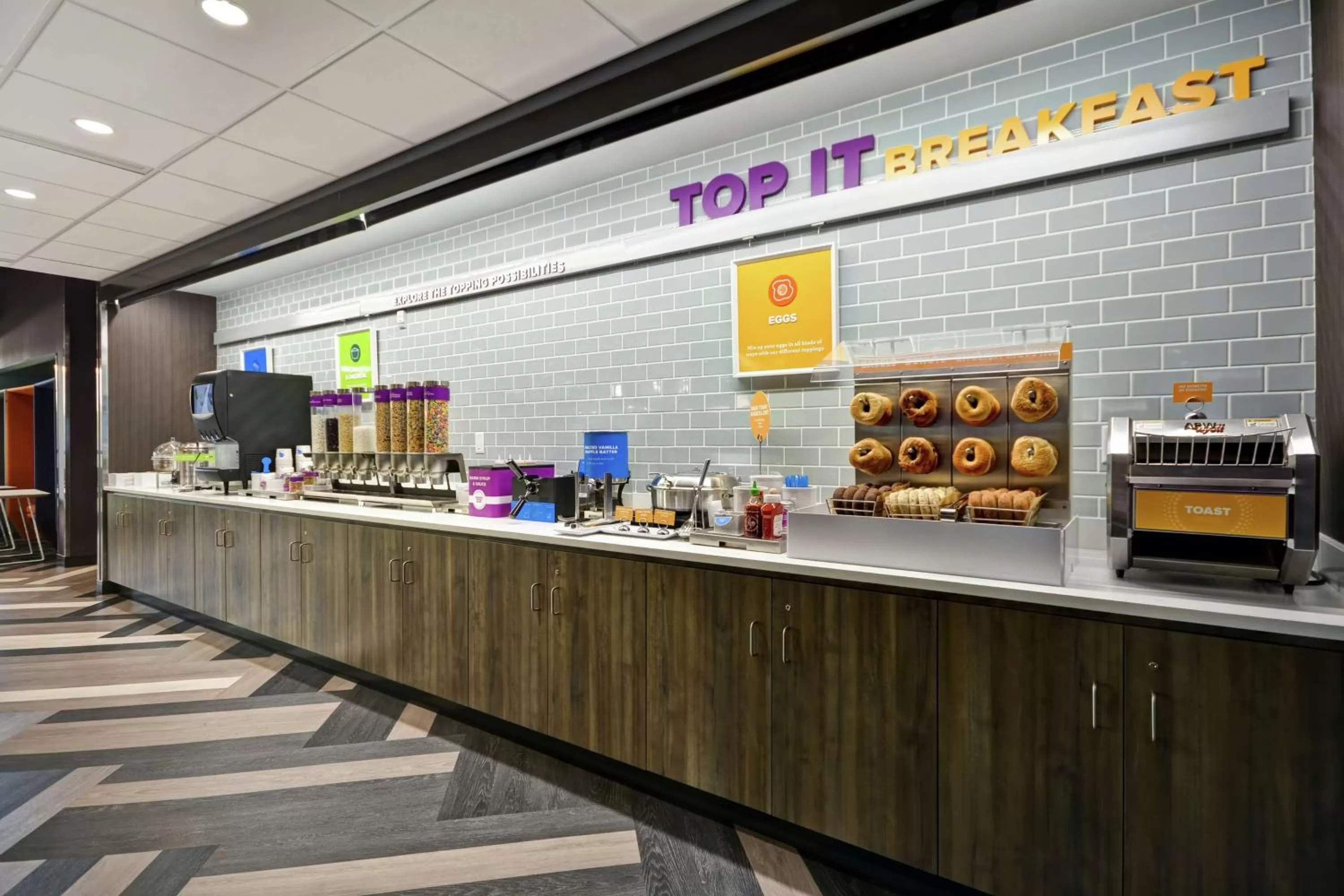 Dining area in Tru By Hilton Chicopee Springfield