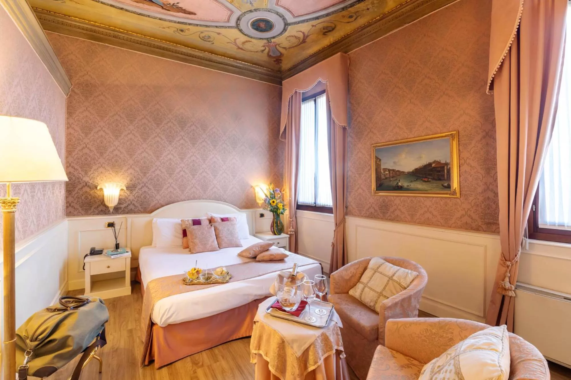 Photo of the whole room, Bed in Duodo Palace Hotel