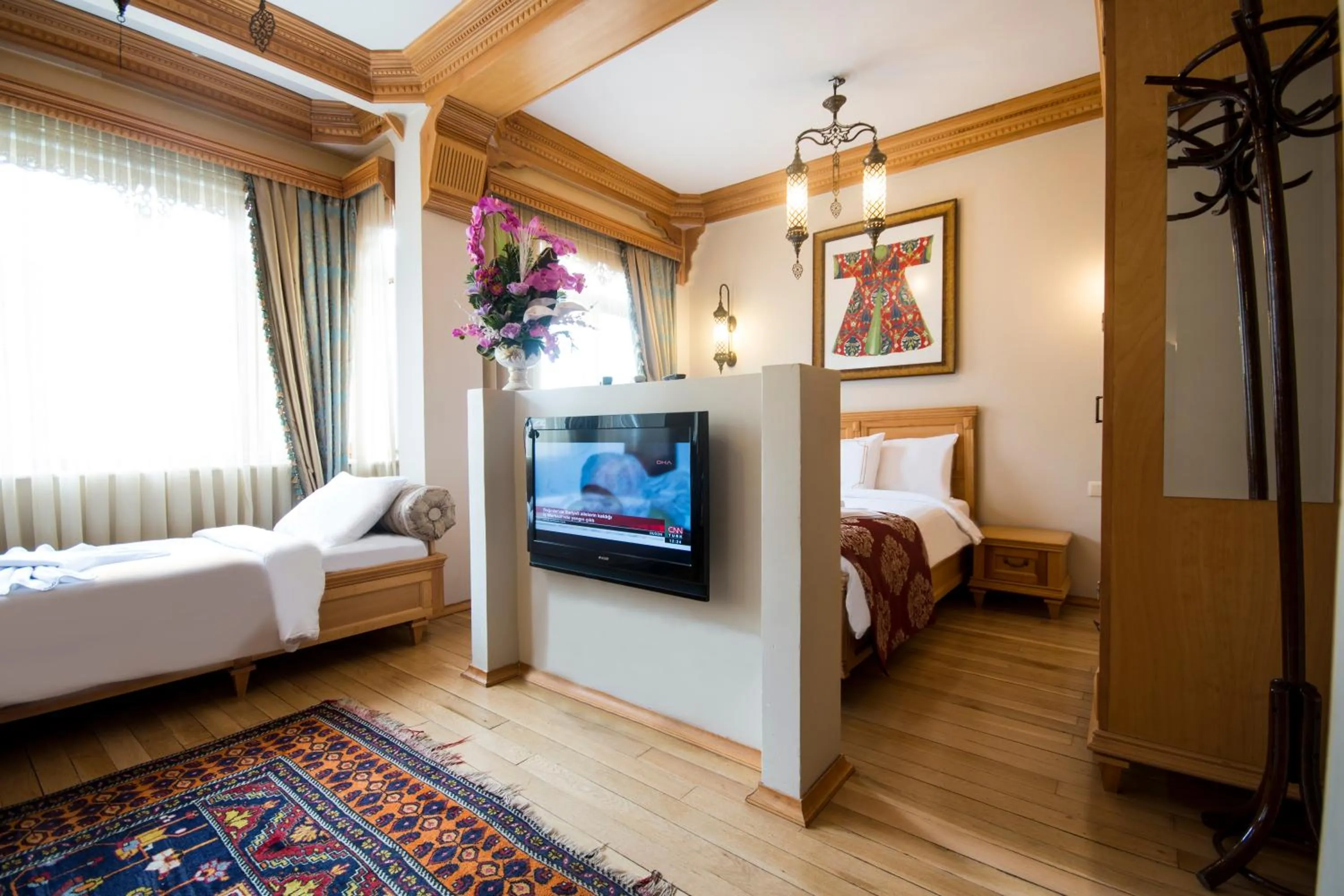 Spring, Bed in Sultan Corner Hotel