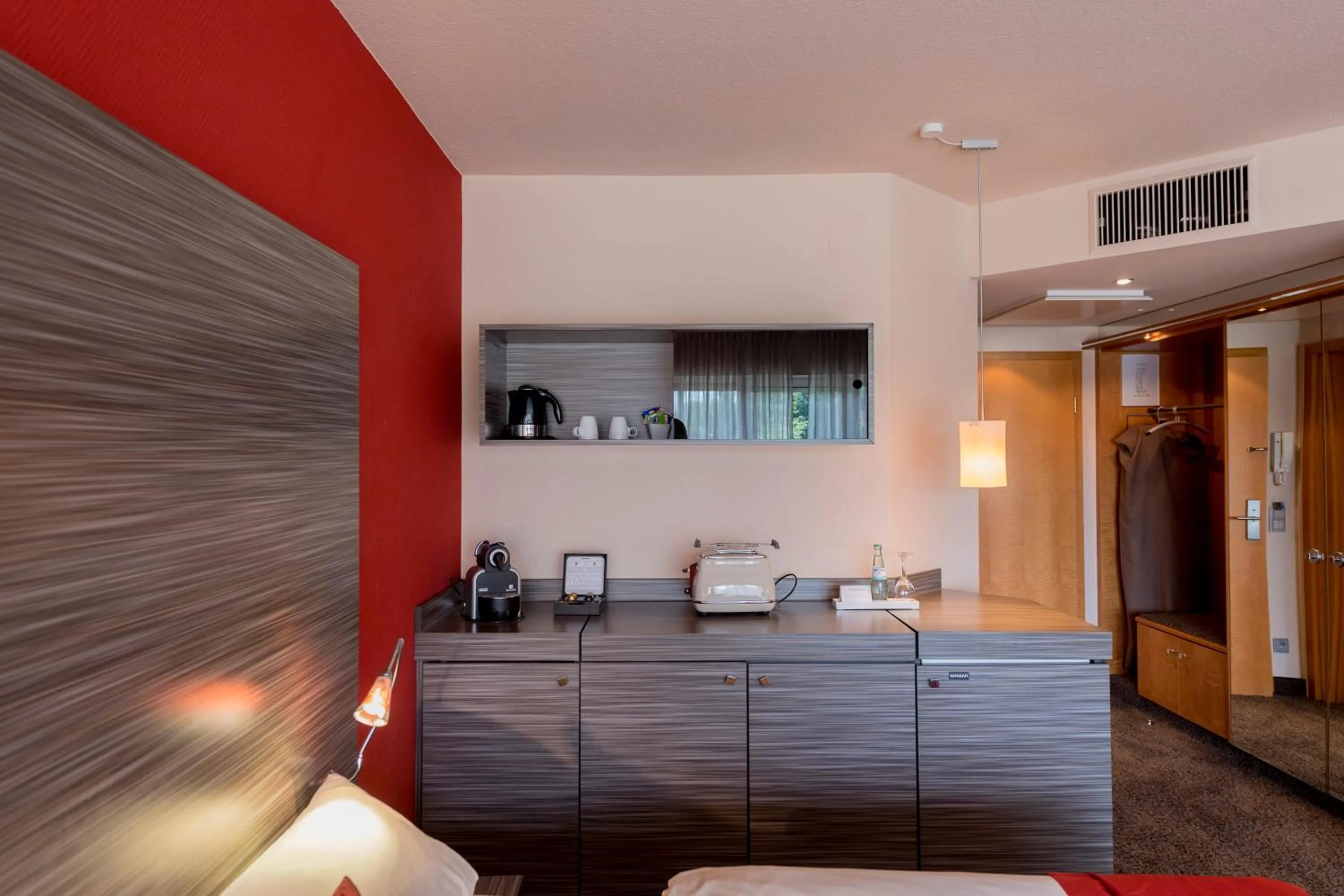 Coffee/tea facilities in Atrium Hotel Mainz