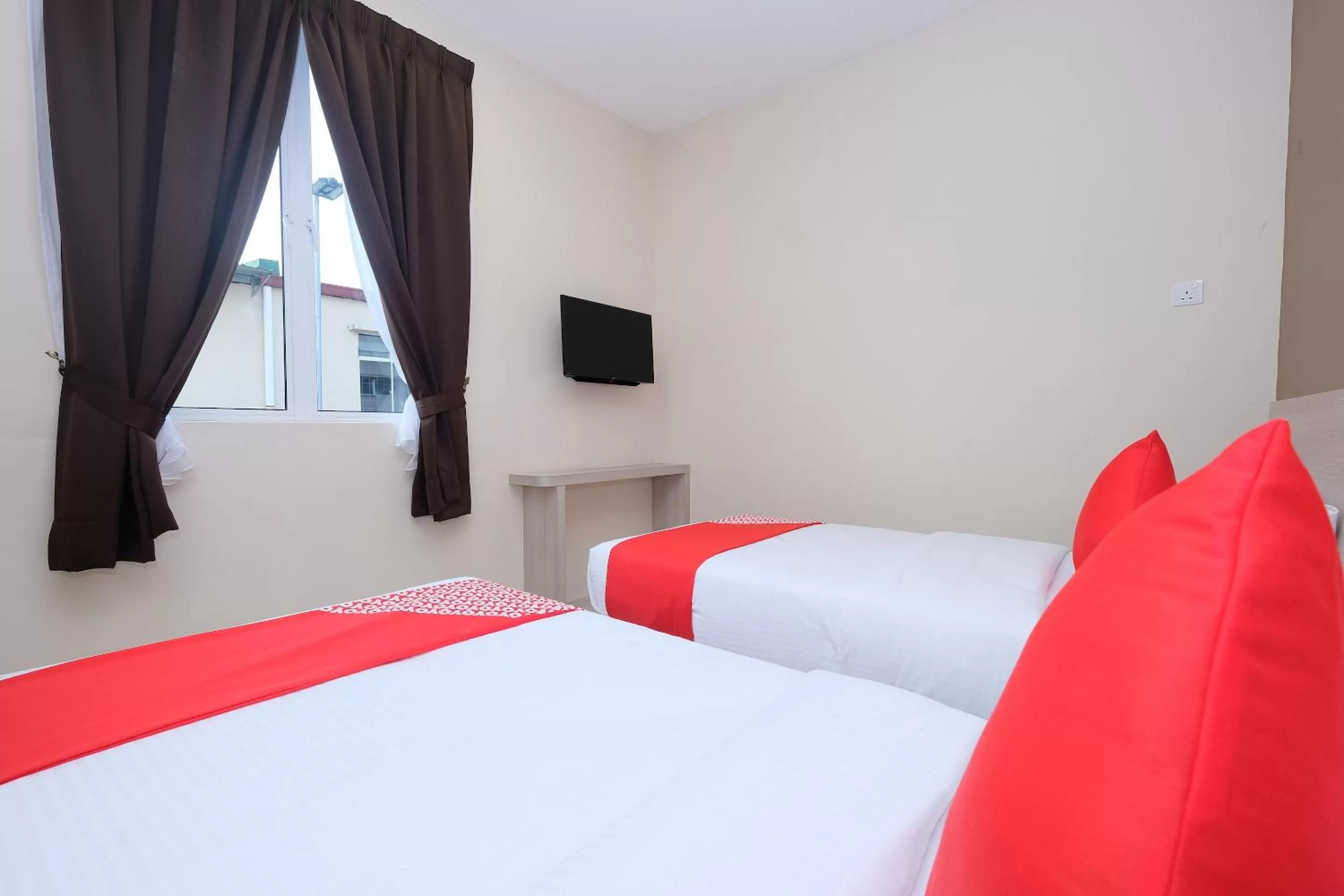 Bedroom, Bed in Super OYO 43935 Mancalin Hotel