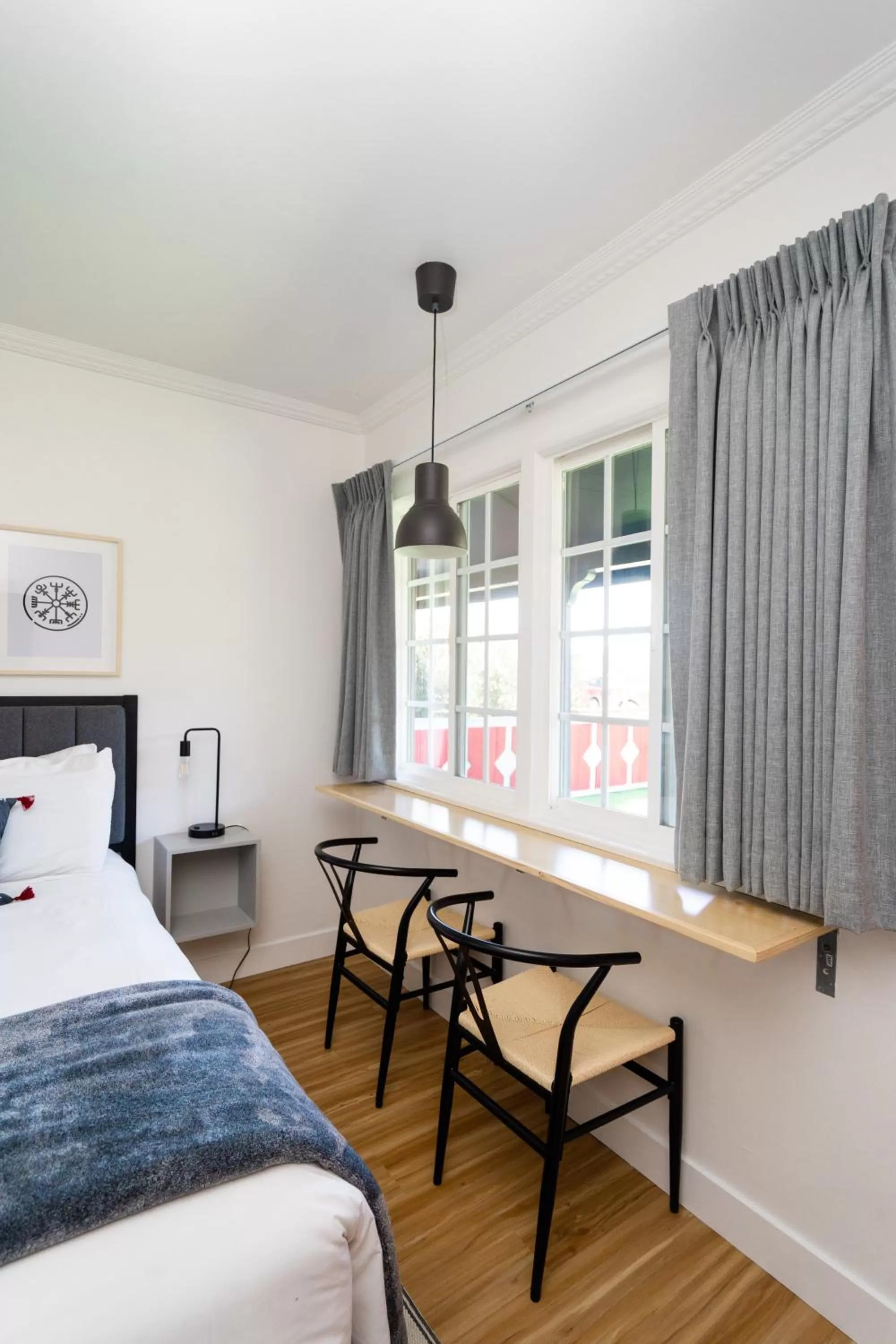 Seating area, Bed in Viking Inn