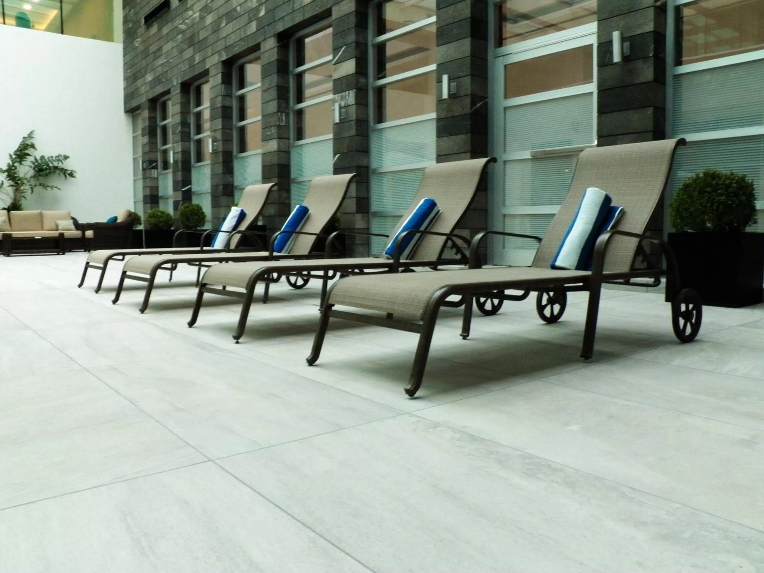 Swimming pool in Holiday Inn & Suites Plaza Mayor by IHG