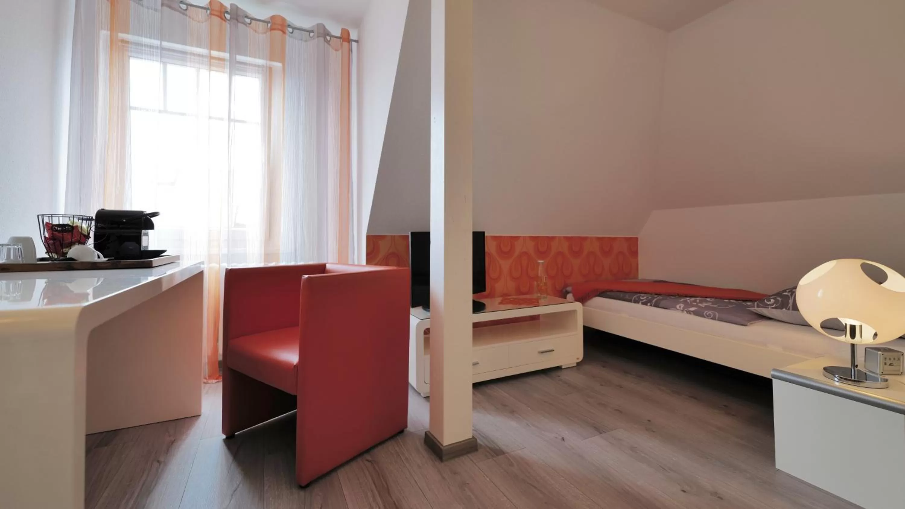 Elena Kempf Haaratelier & Guesthouse