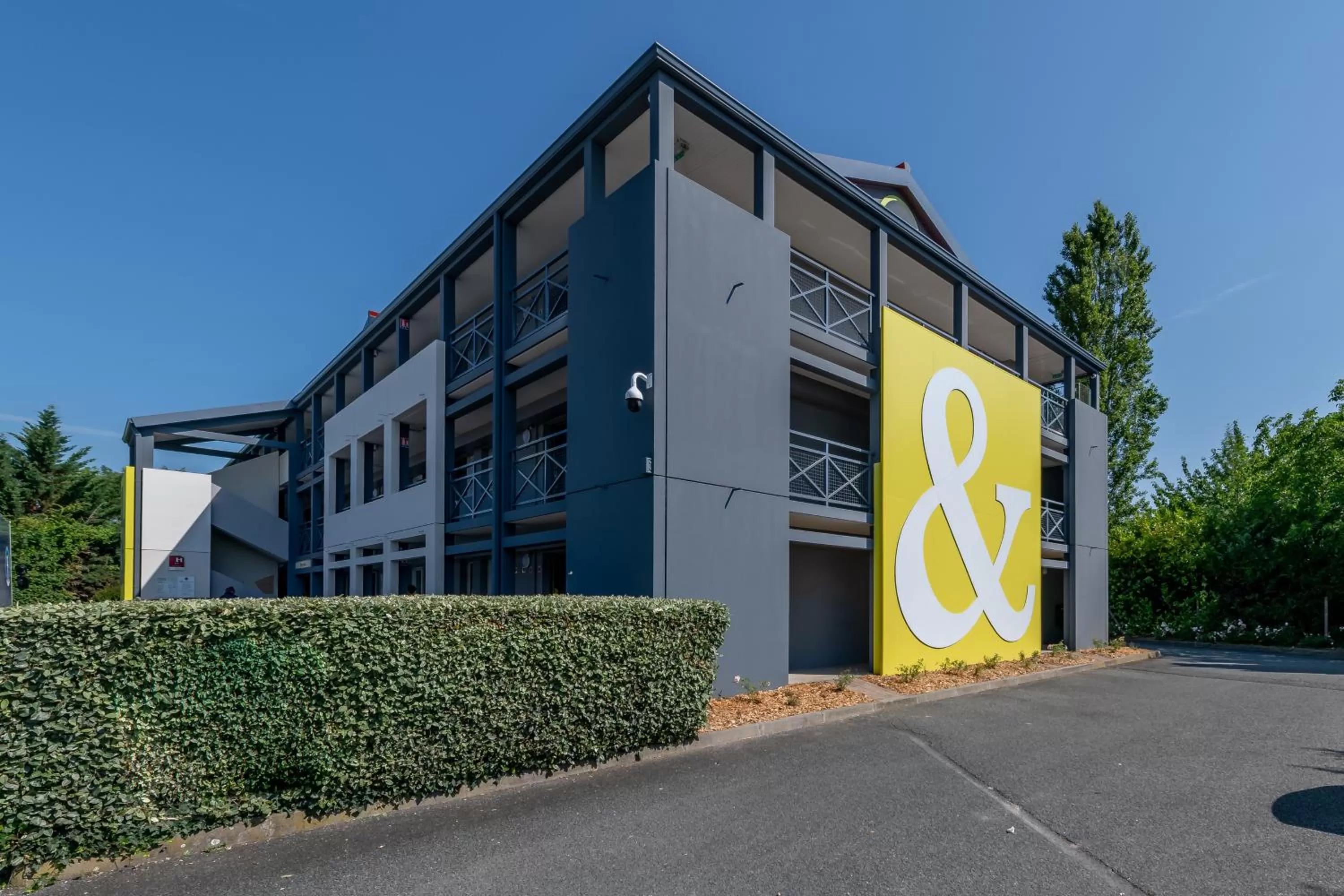 Facade/entrance in B&B HOTEL Périgueux Boulazac