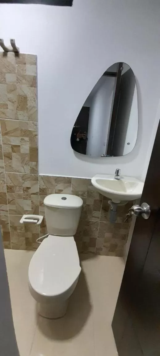 Toilet, Bathroom in Hotel Caldas Real