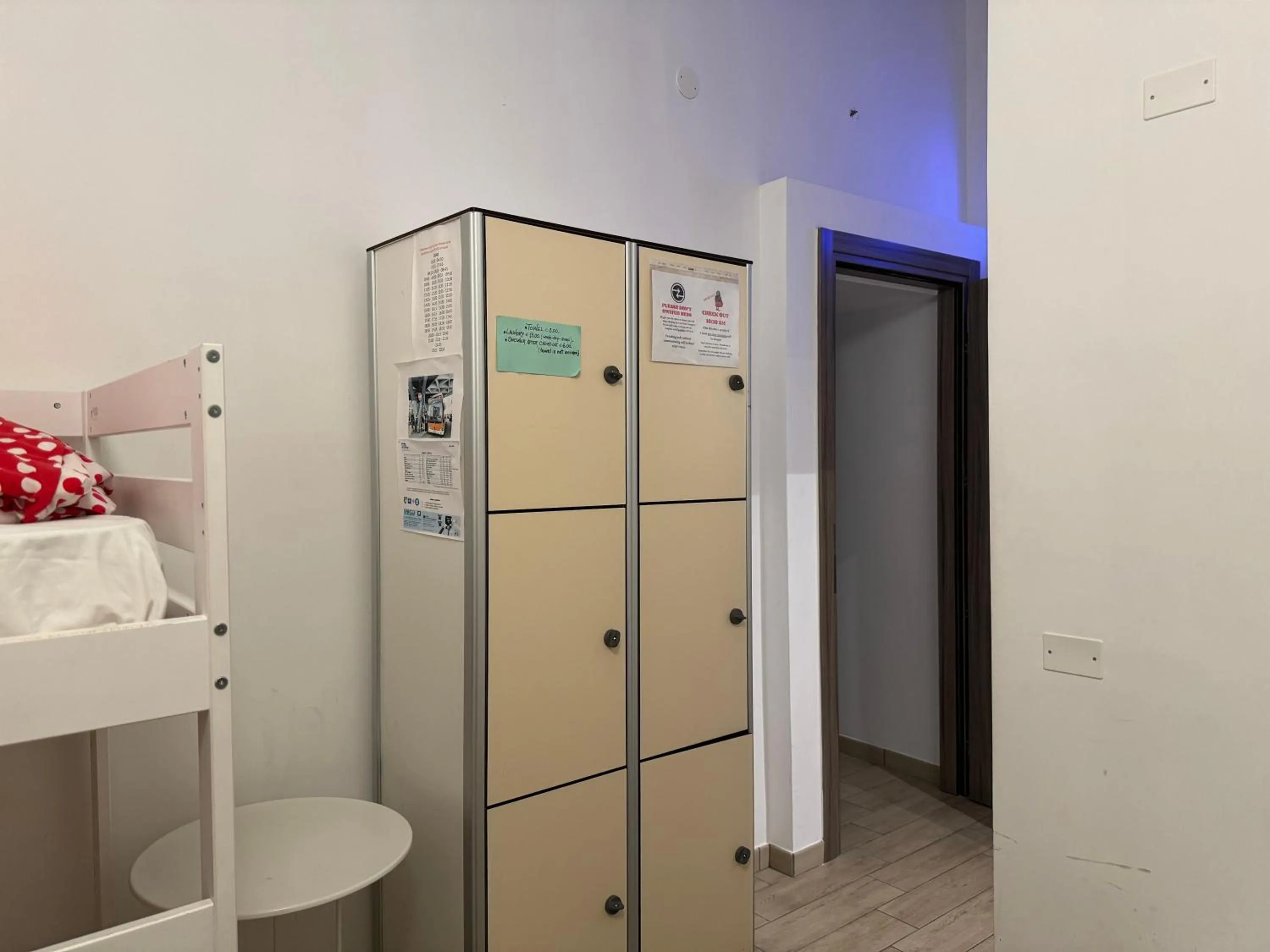 microwave in Hostel Mancini Naples