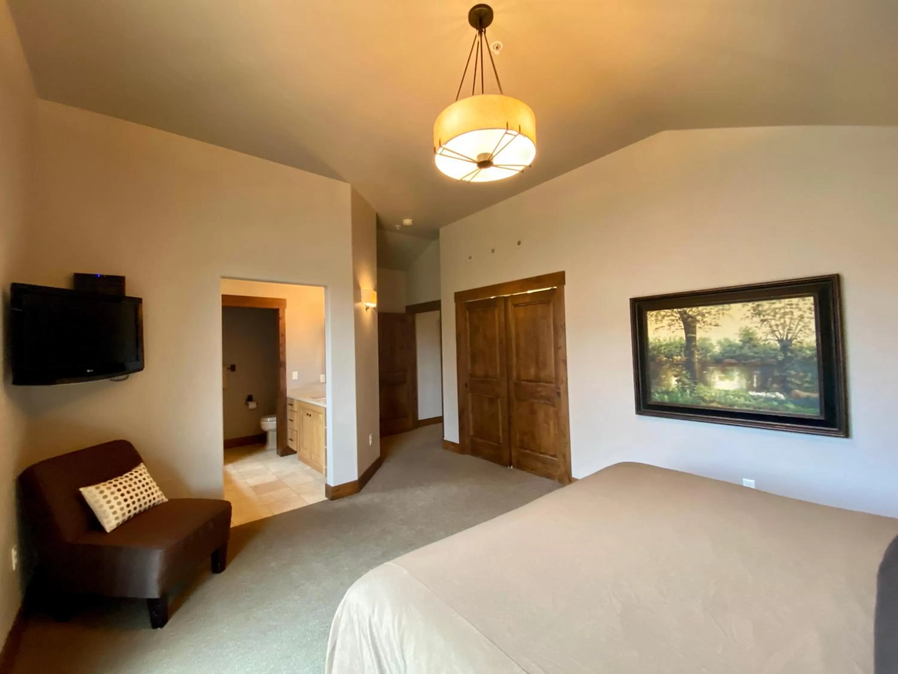 Photo of the whole room, Bed in Meadow Lake Resort & Condos