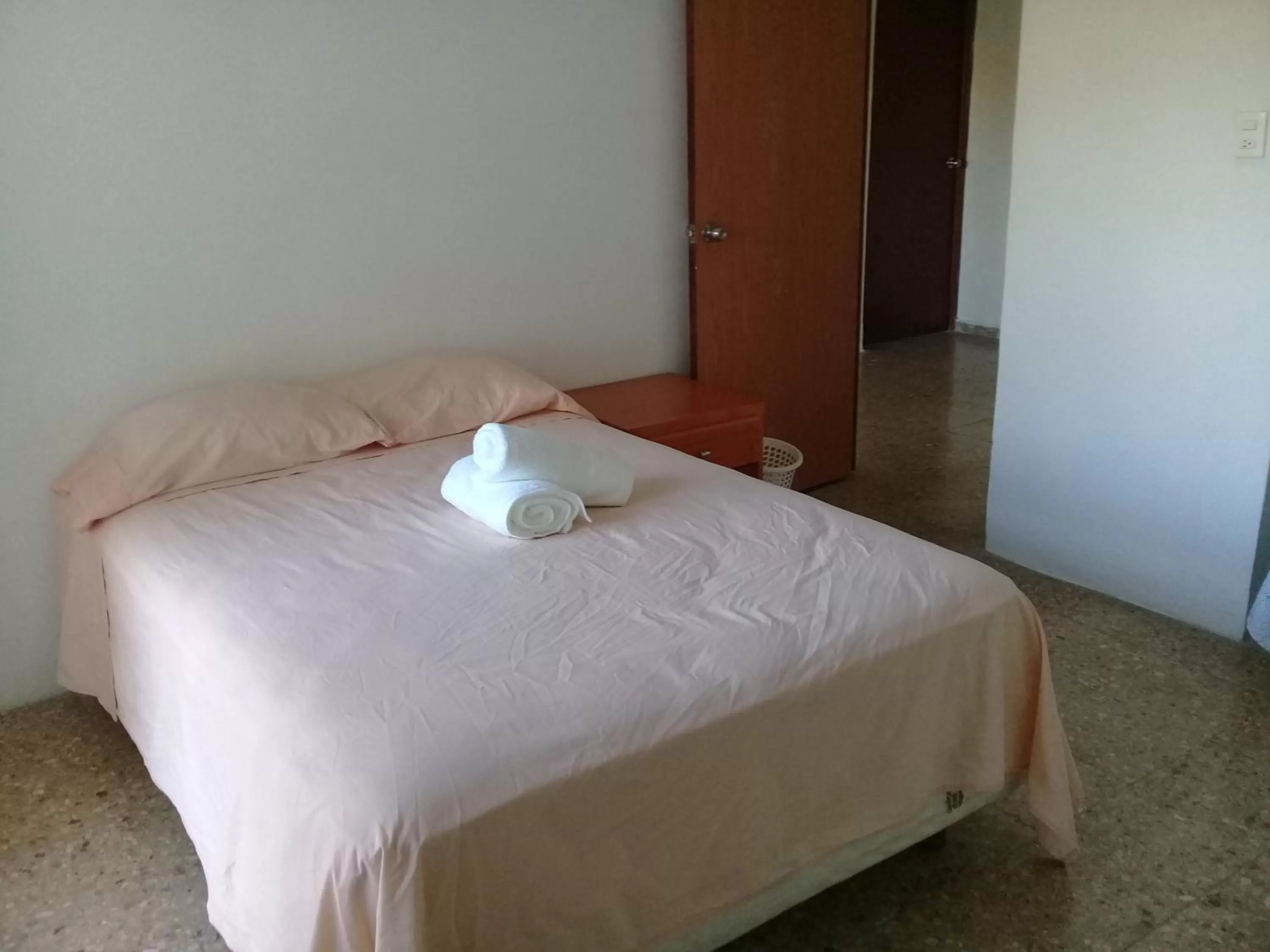 Photo of the whole room, Bed in Thelmar Rooms Cancun