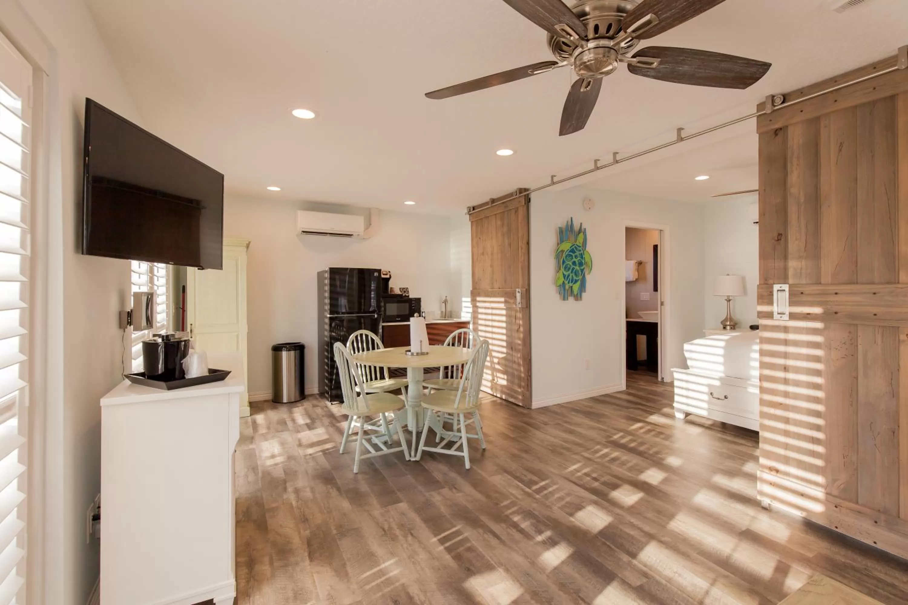 Dining Area in Lost Inn Paradise