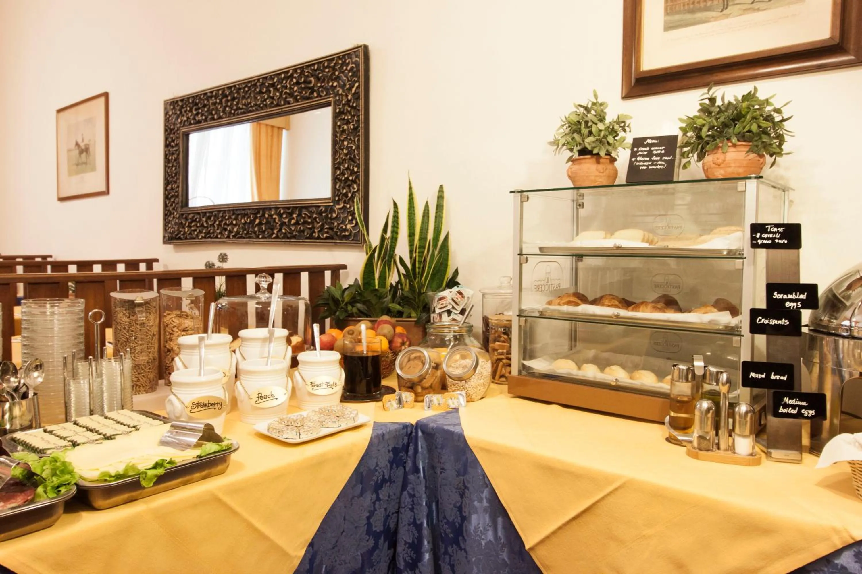 Restaurant/places to eat in Hotel Rex