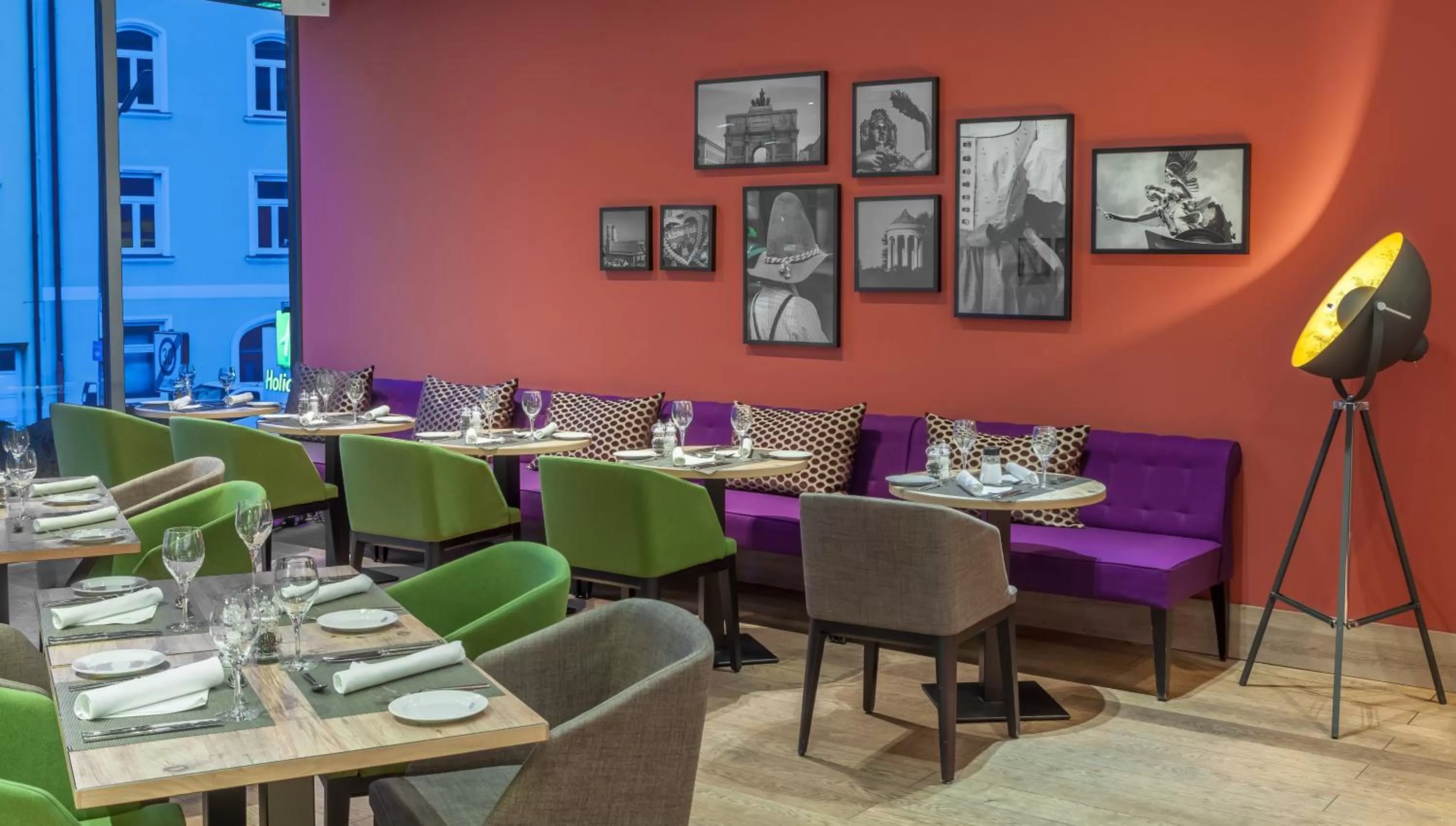 Restaurant/places to eat in Holiday Inn Munich City Centre by IHG