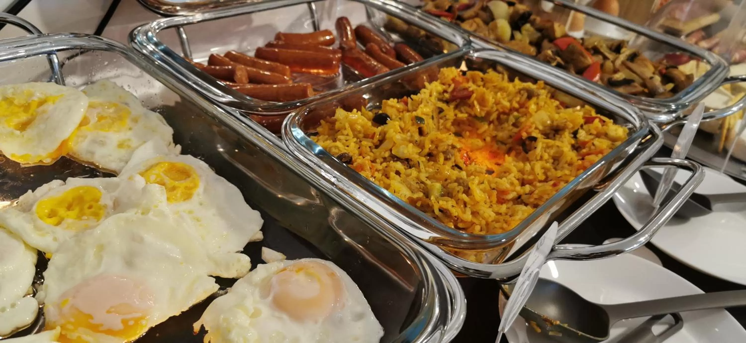 Buffet breakfast in YMY Boutique Residence