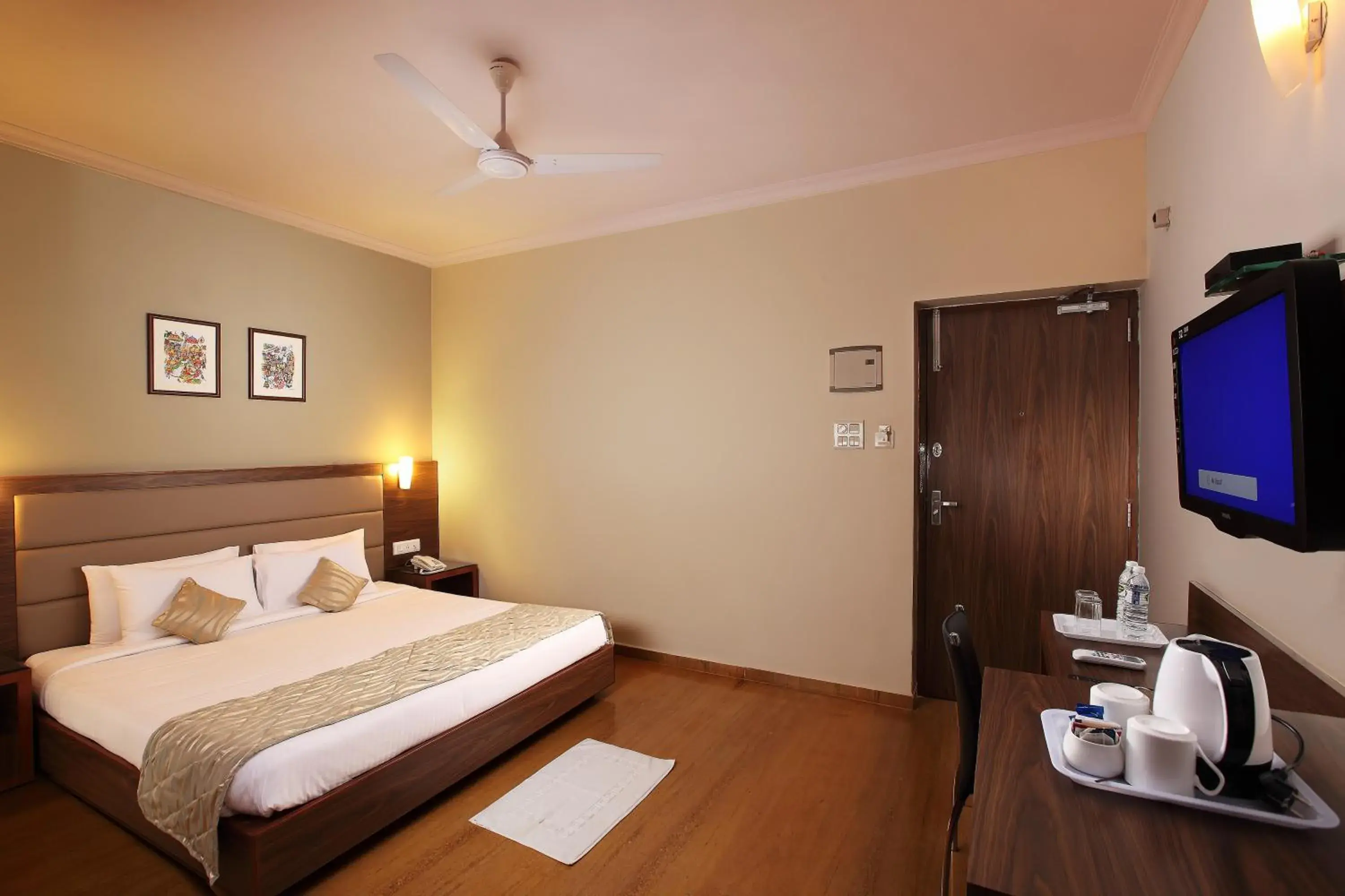 Superior Room without Balcony in The Hawaii Comforts Panjim Donapaula Superior Room without Balcony in The Hawaii Comforts Panjim Donapaula