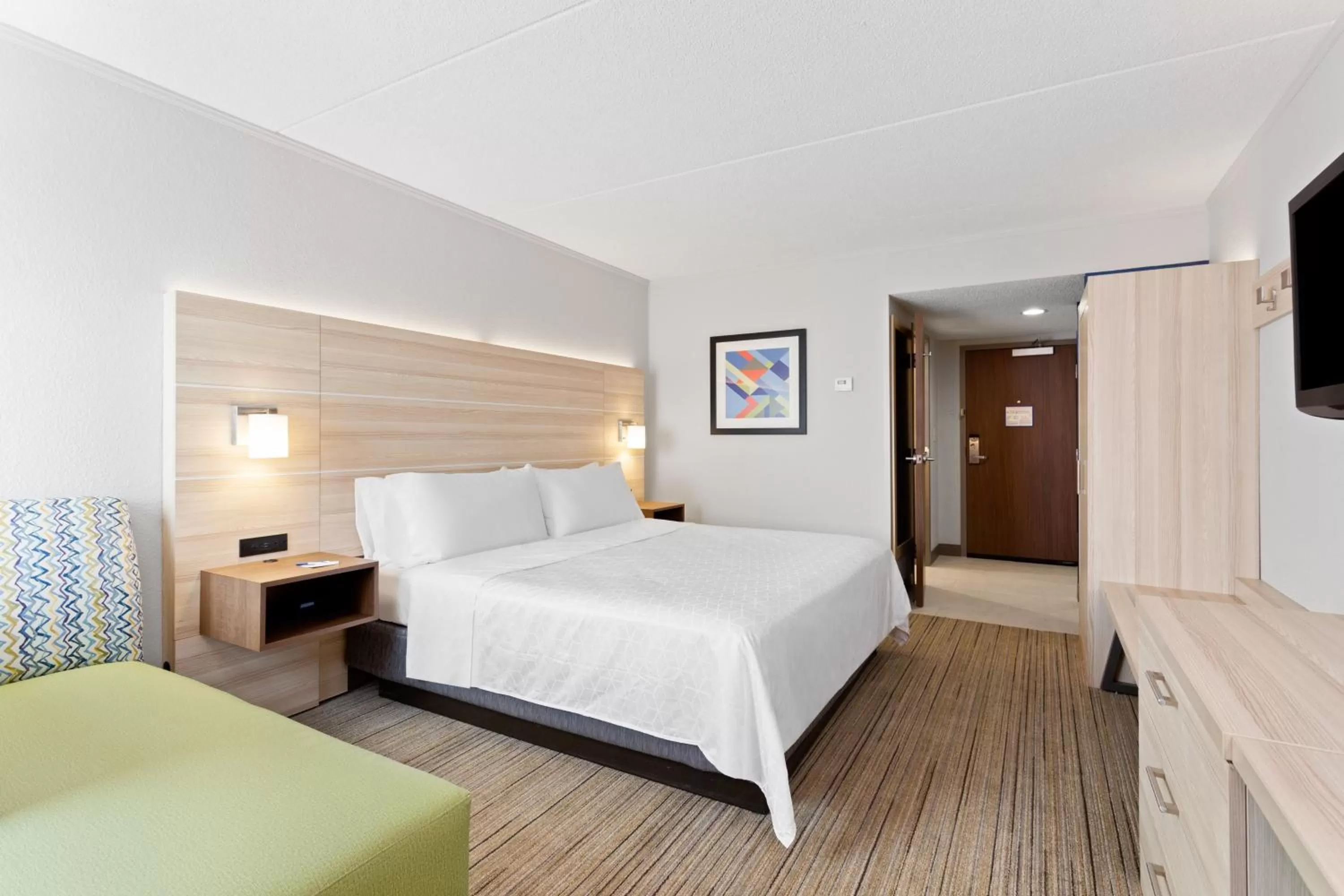 Photo of the whole room, Bed in Holiday Inn Express Hopewell - Fort Lee by IHG