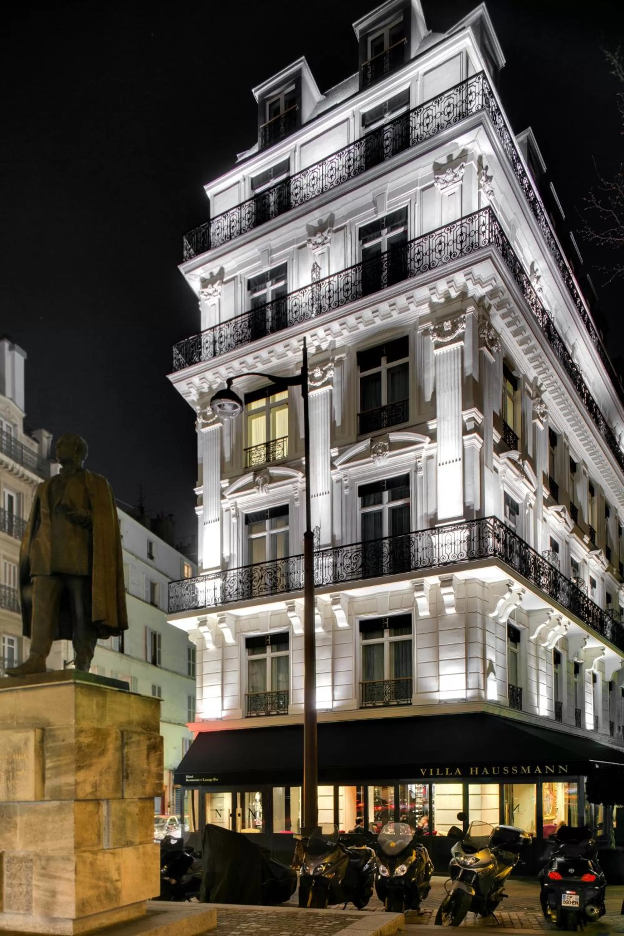Facade/entrance in La Villa Haussmann