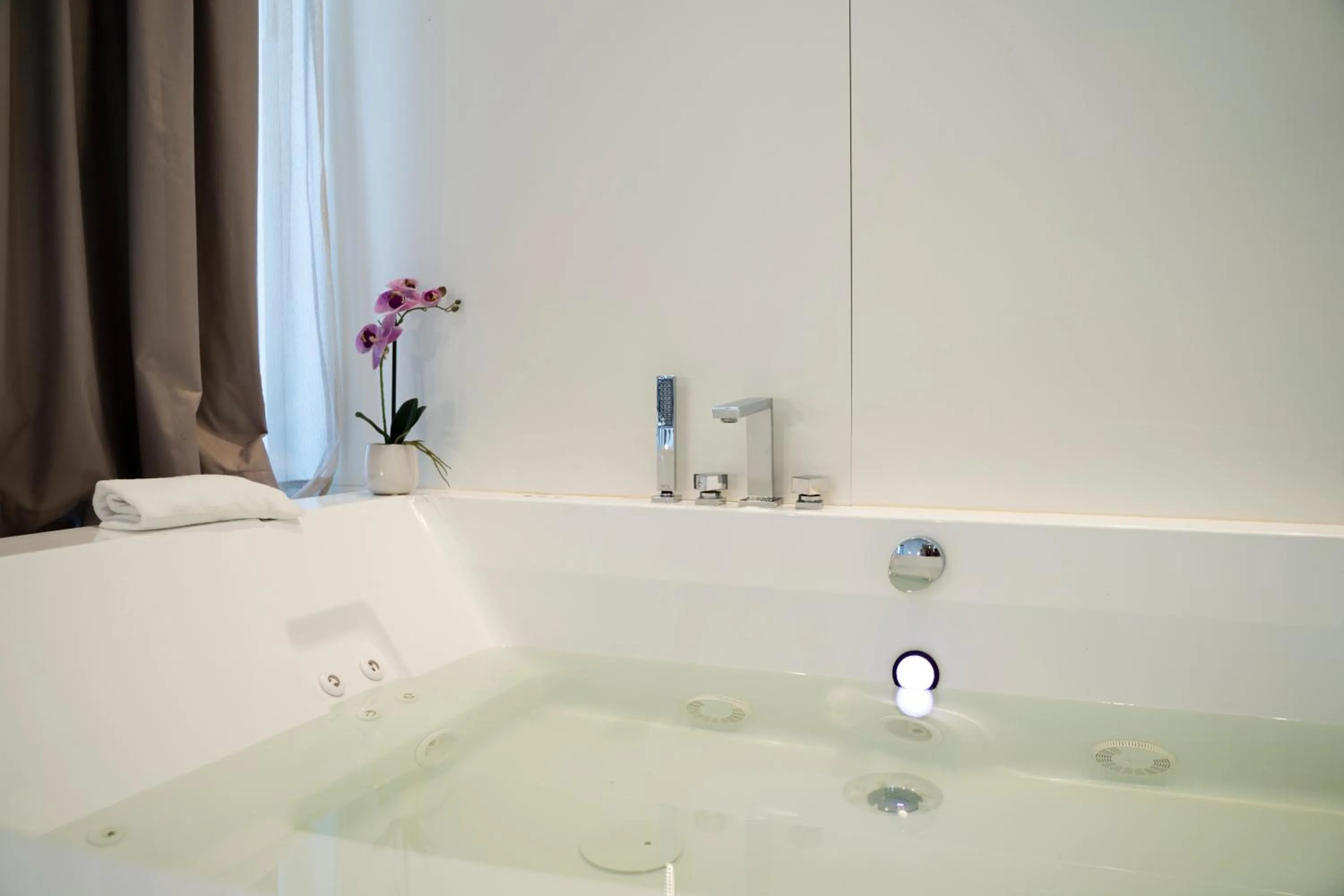 Hot Tub in Hotel Malavoglia