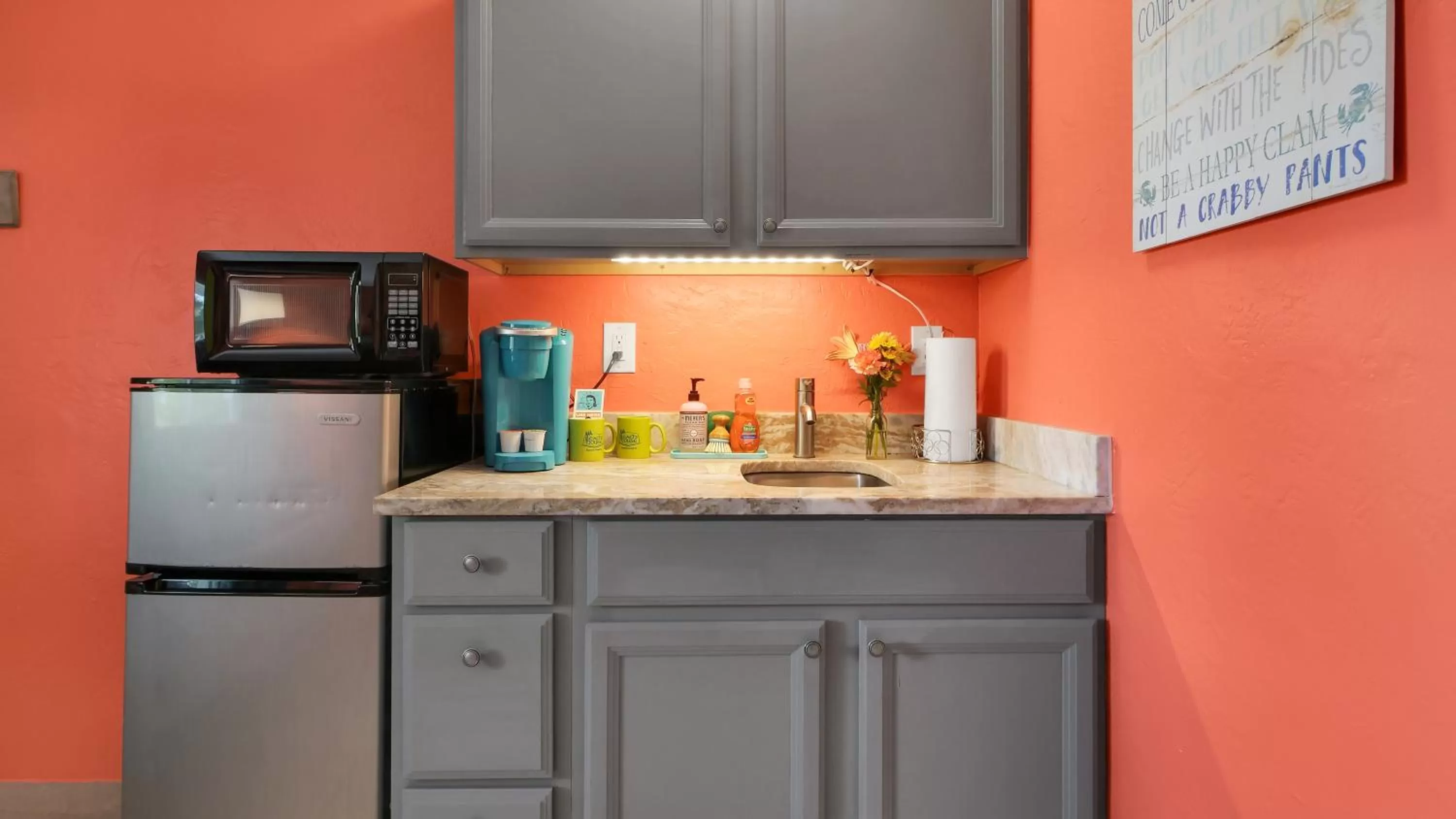 Kitchen or kitchenette, Kitchen/Kitchenette in The Beach House - Treasure Island