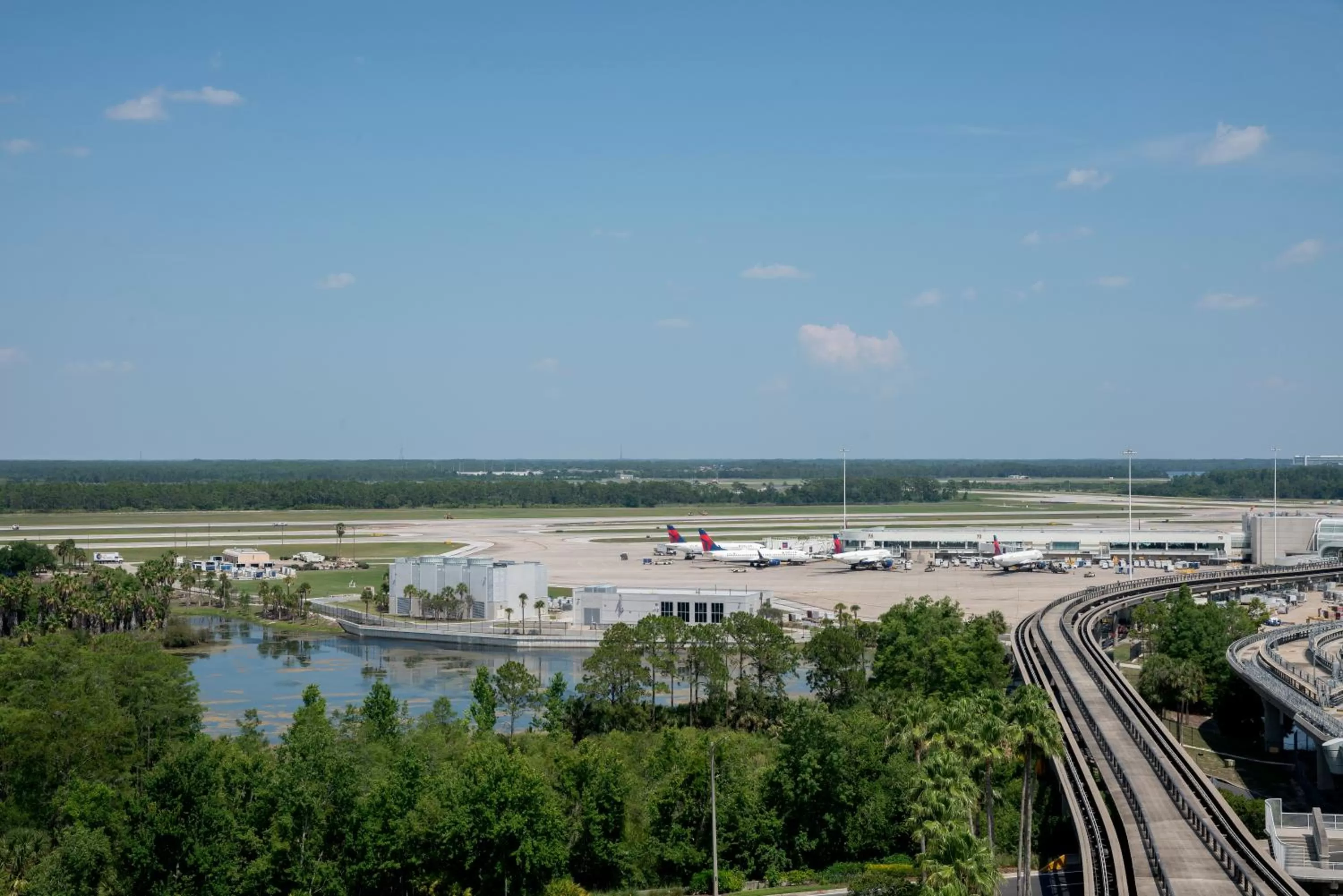 Queen Room with Two Queen Beds and Runway View - single occupancy in Hyatt Regency Orlando International Airport Hotel