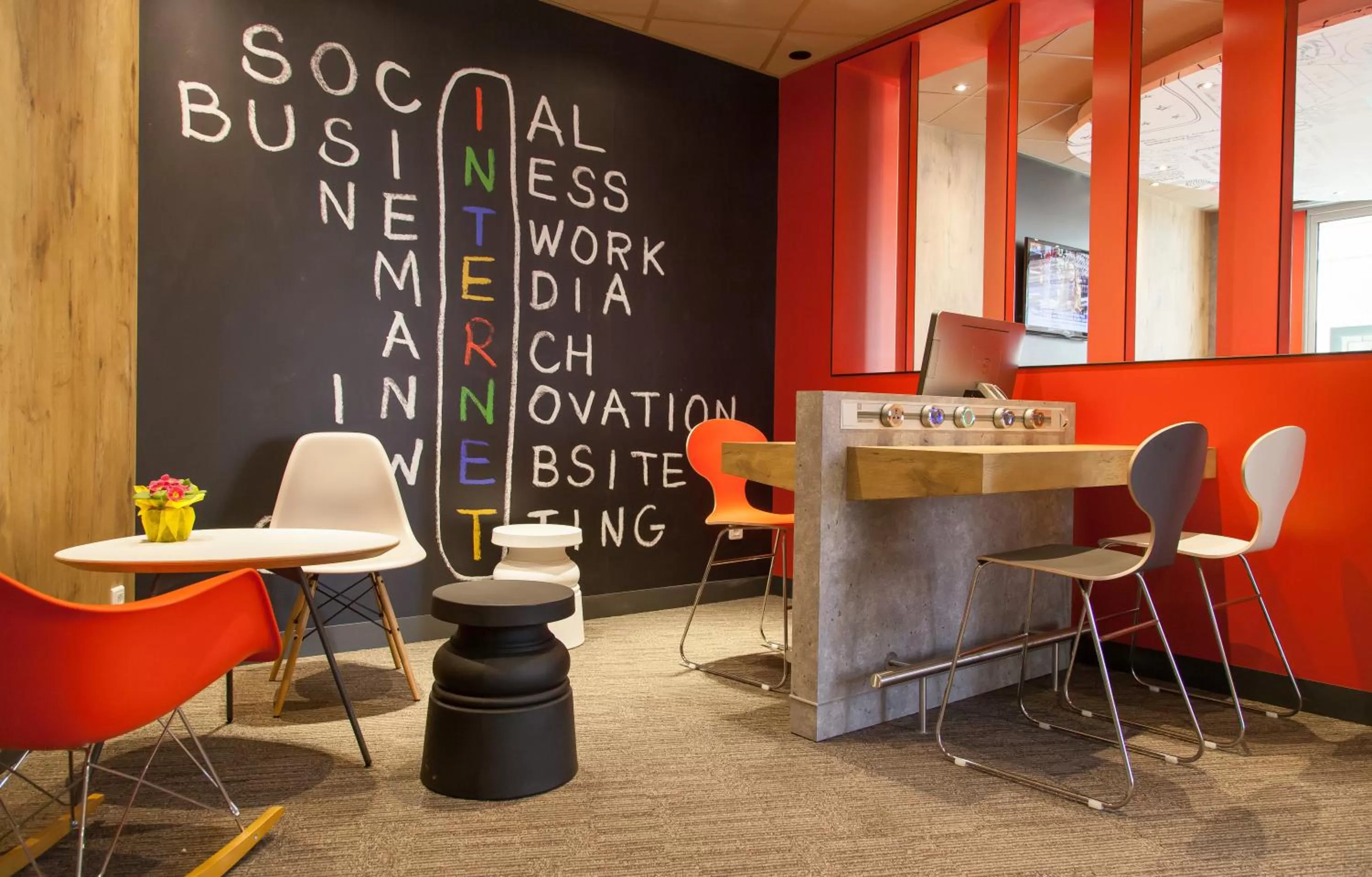 Lounge or bar in ibis Poitiers Centre