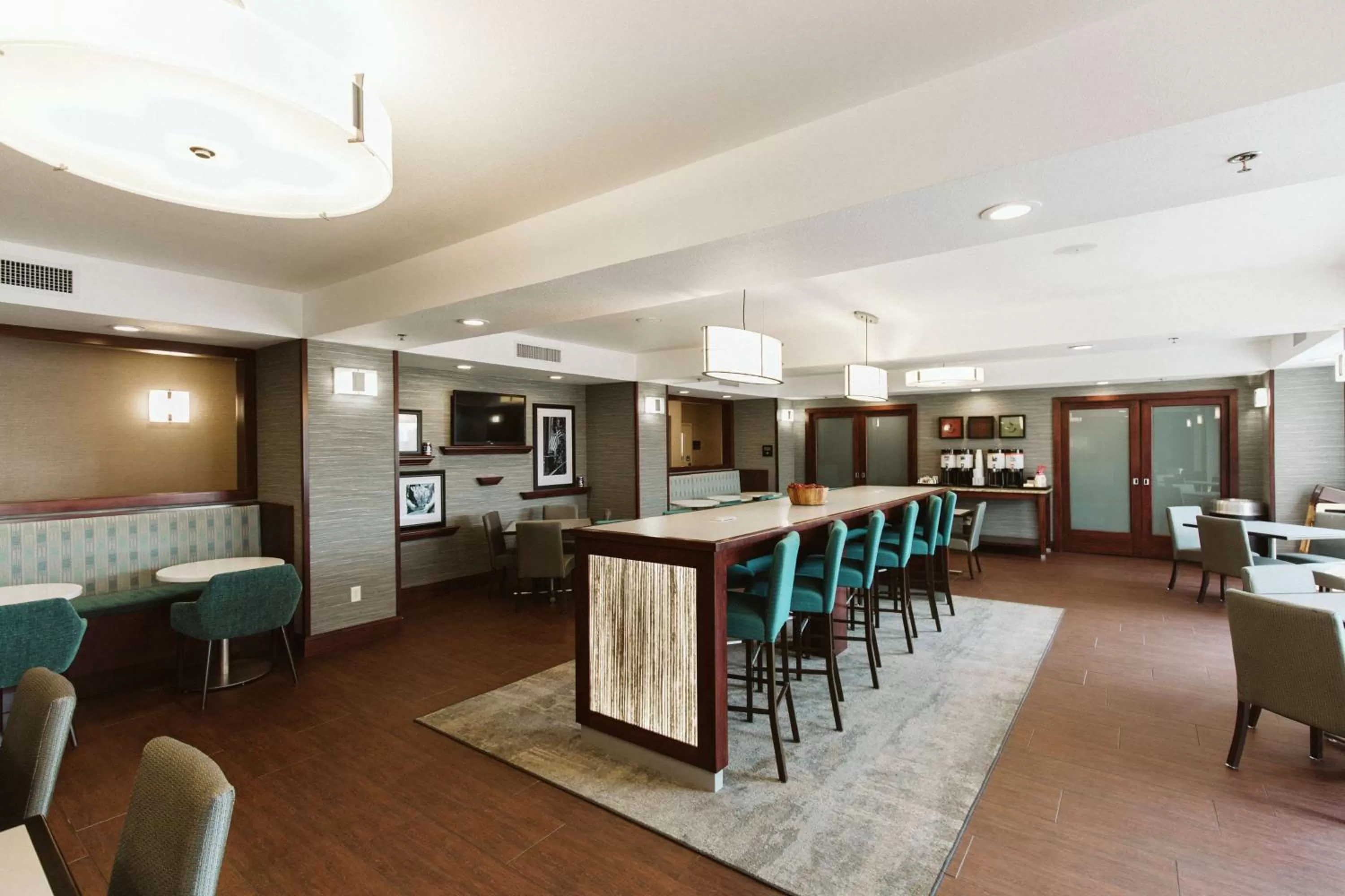 Restaurant/places to eat in Hampton Inn Bismarck