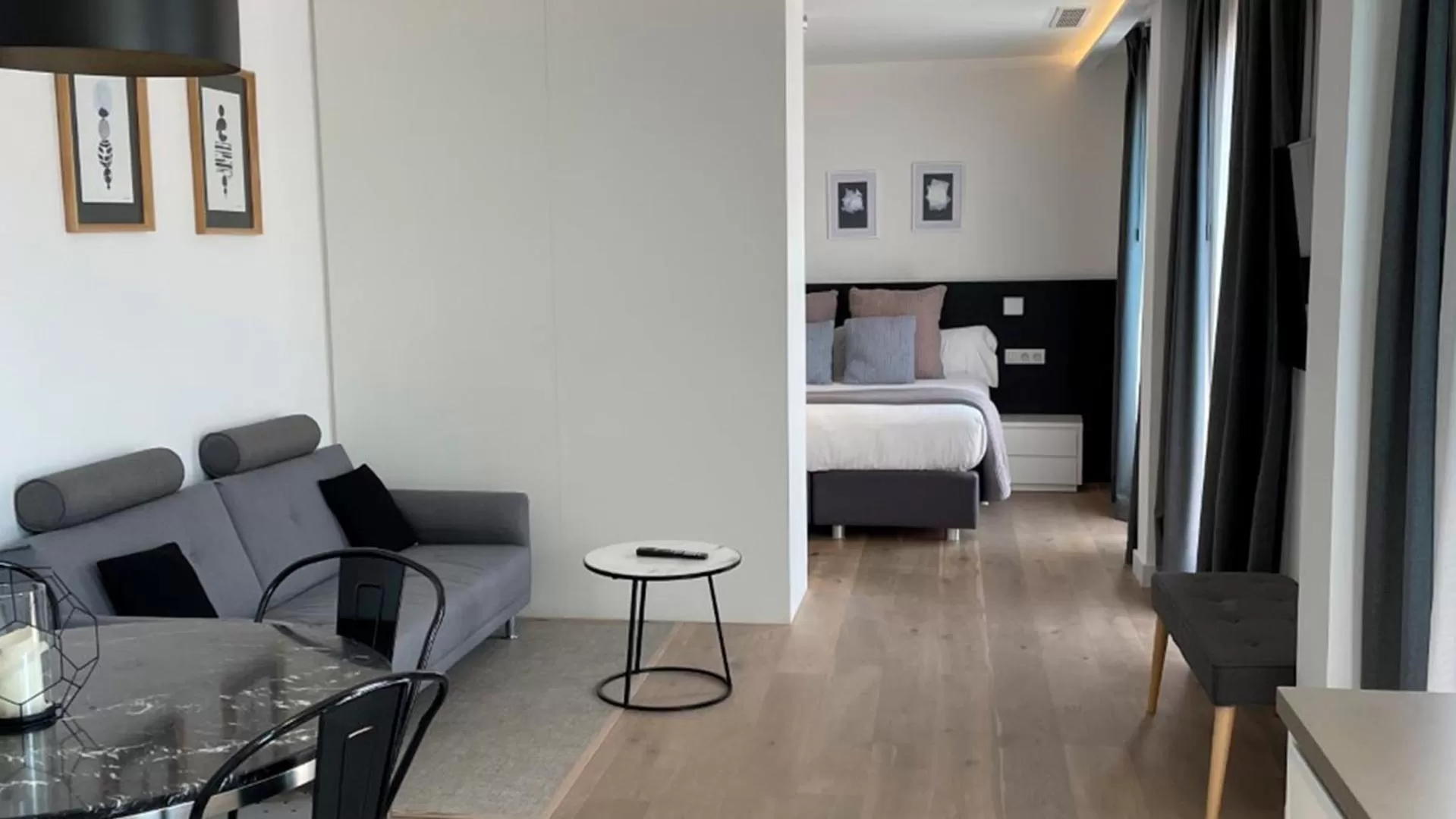 Living room, Bed in Murmuri Residence Mercader