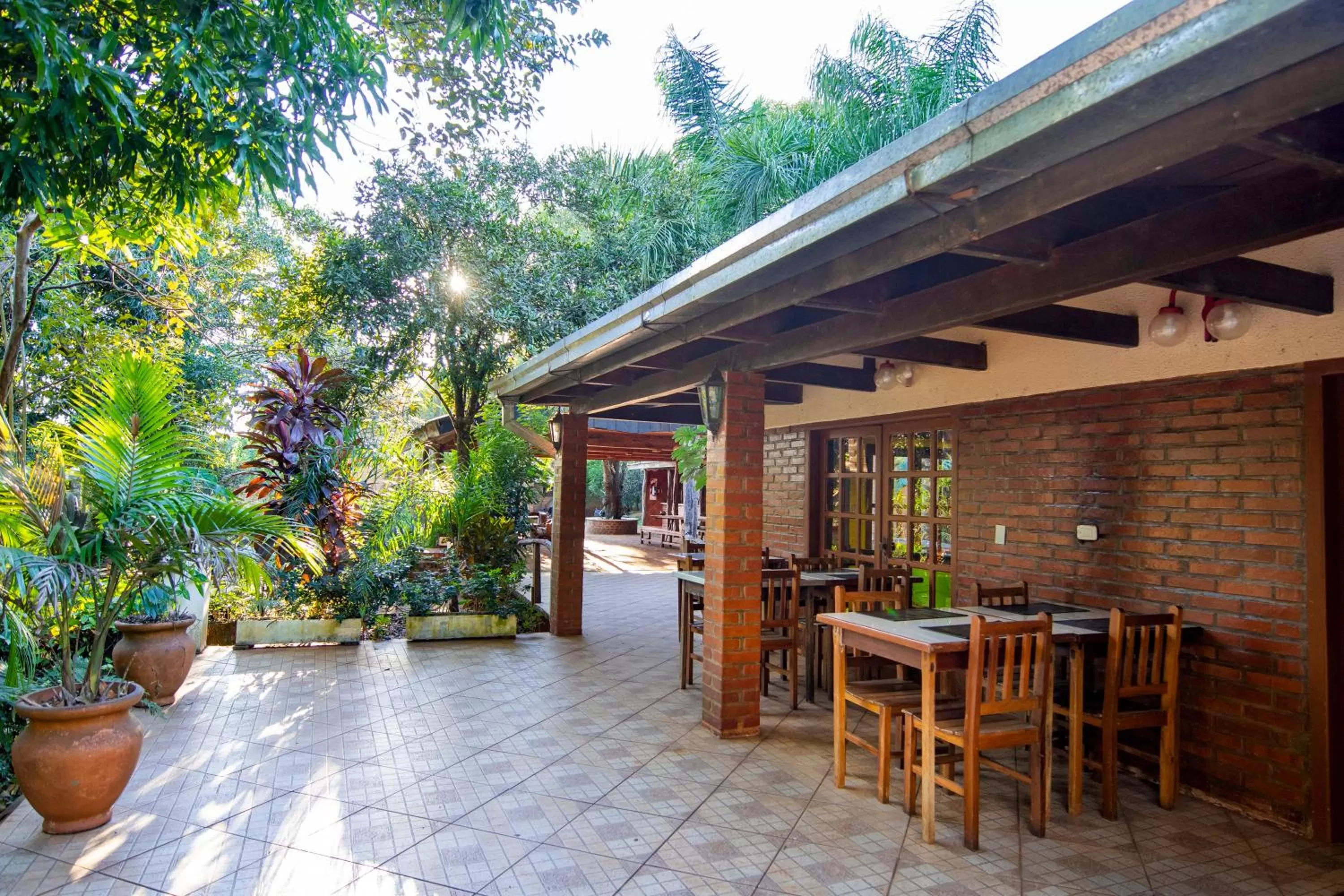 Patio, Restaurant/Places to Eat in La Cautiva Iguazú Hotel