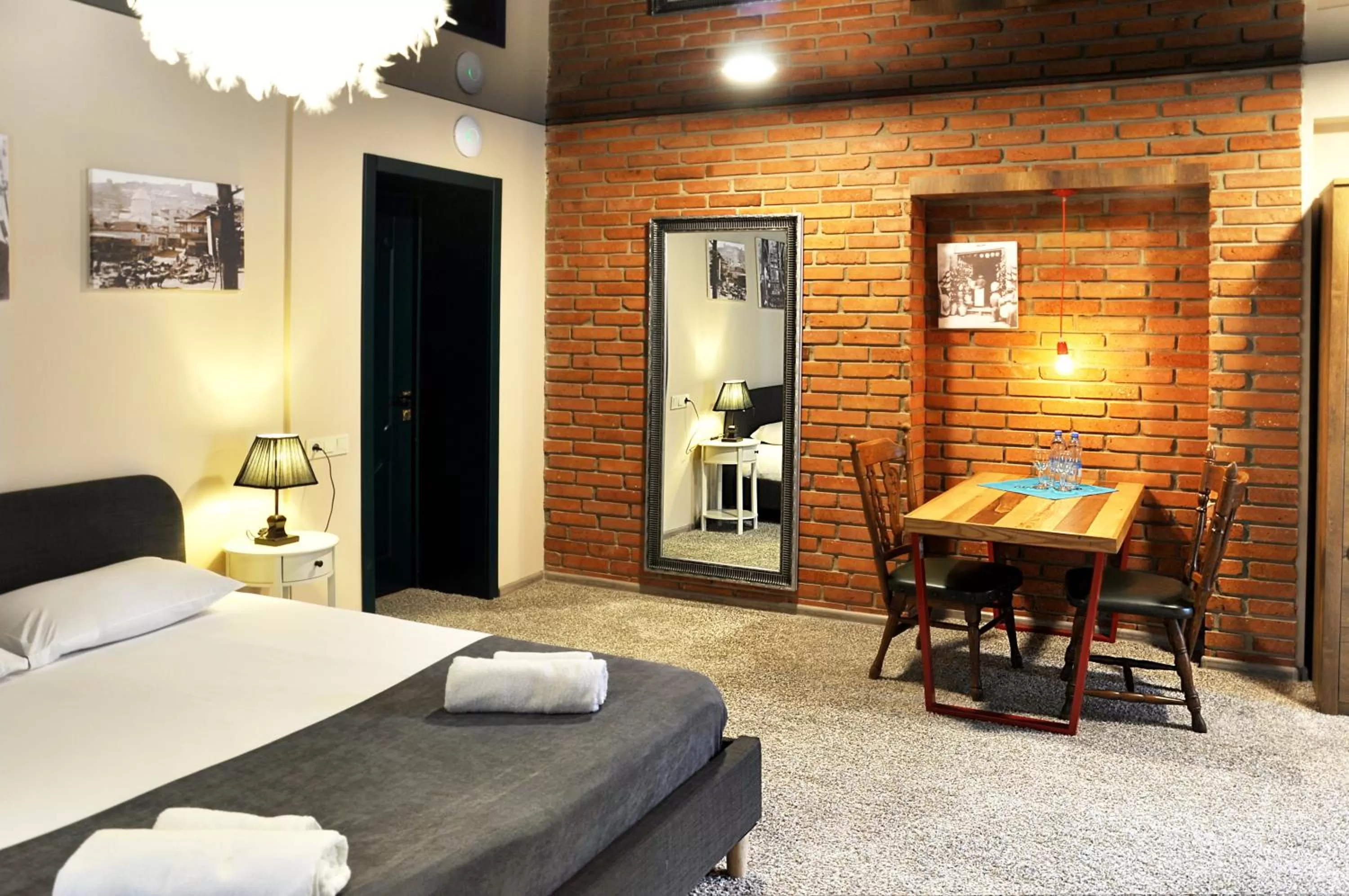 Seating area, Bed in Art Hotel Claude Monet