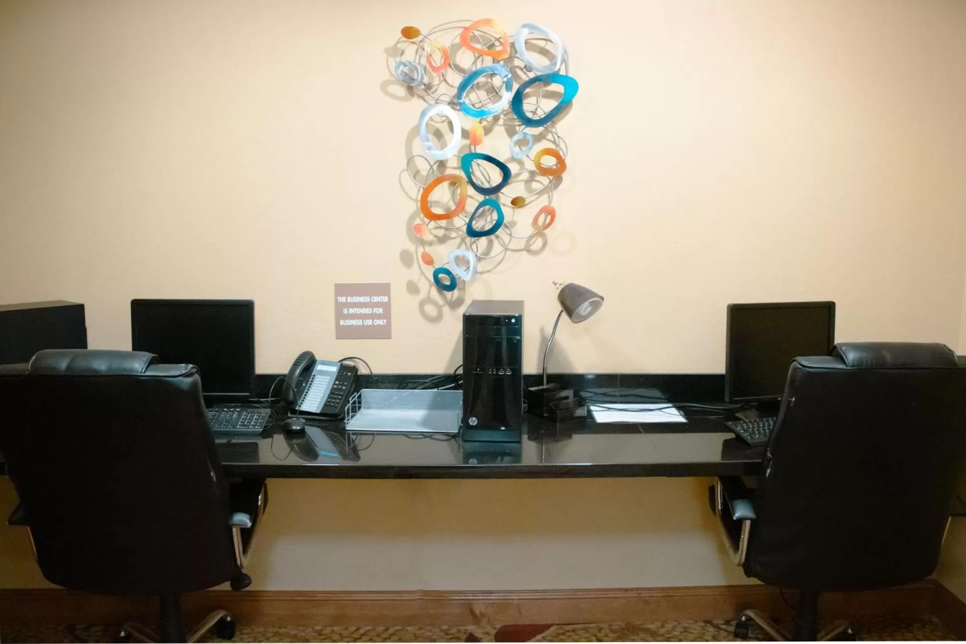 TV and multimedia in Expressway Suites of Grand Forks