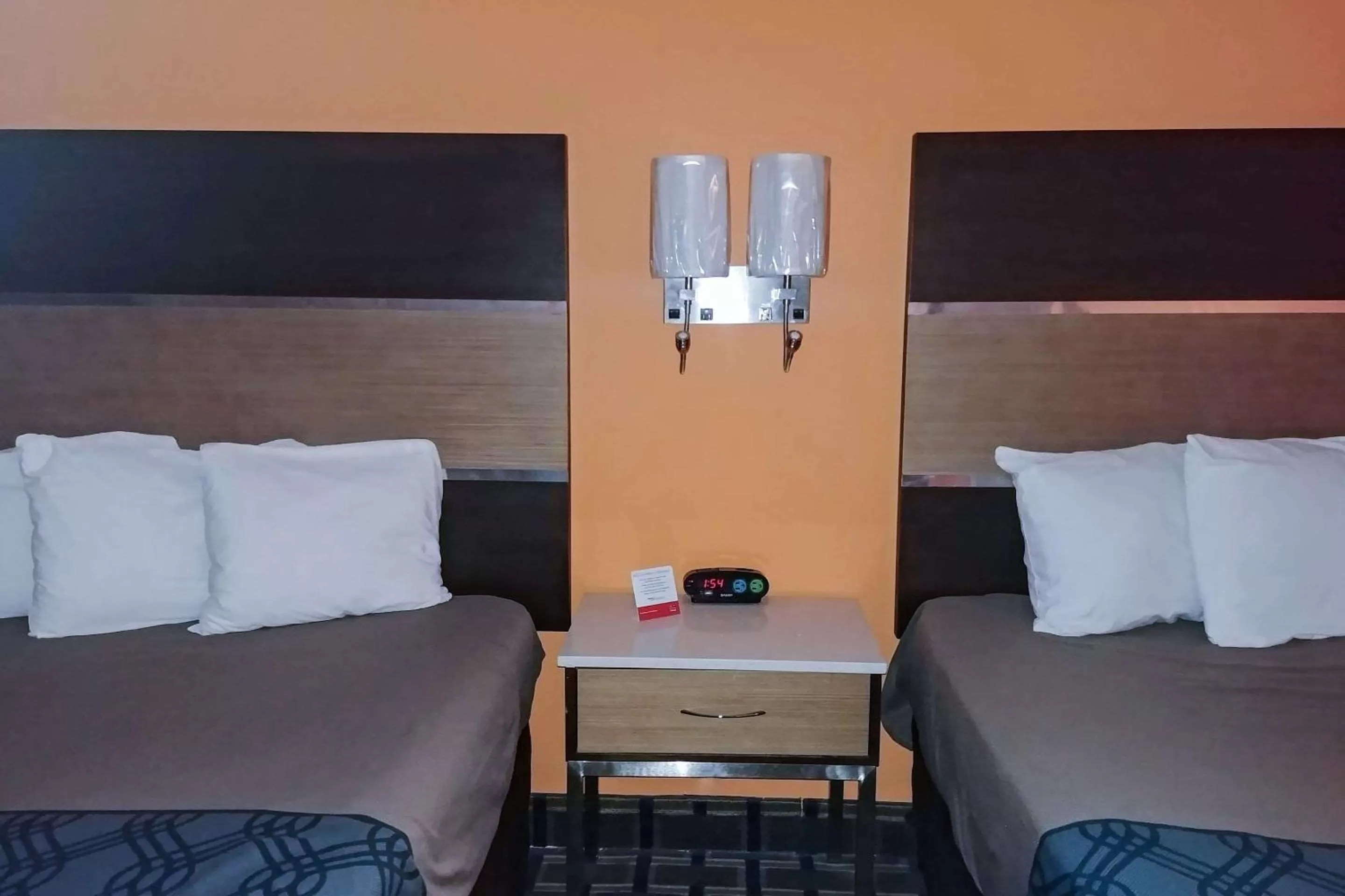 Photo of the whole room in Econo Lodge Milldale - Southington