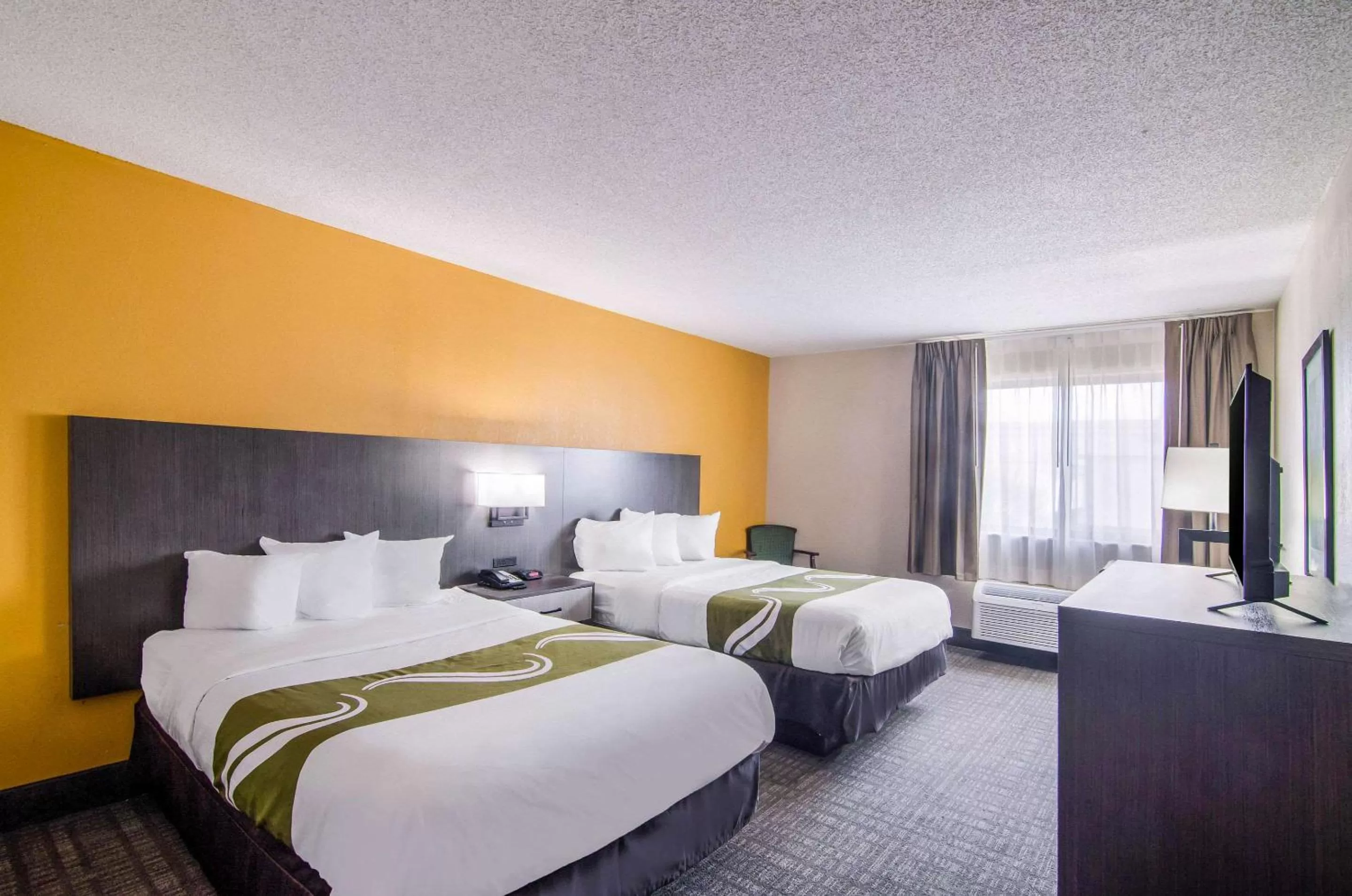 Bedroom, Bed in Quality Inn near University of Mobile