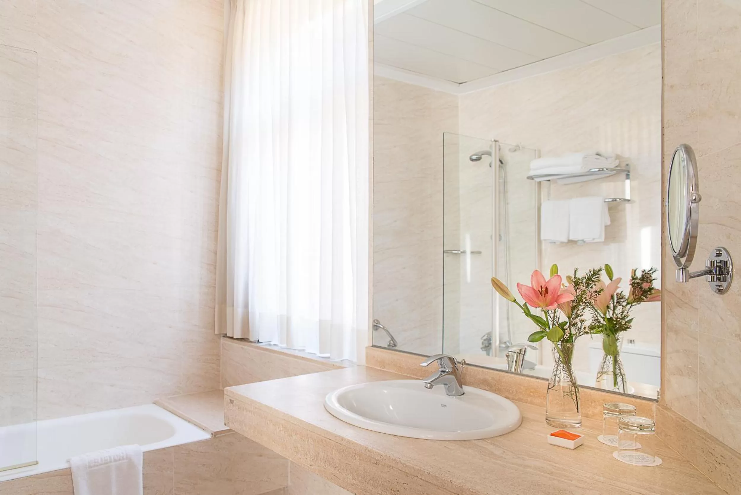 Bathroom in Hotel Inglaterra