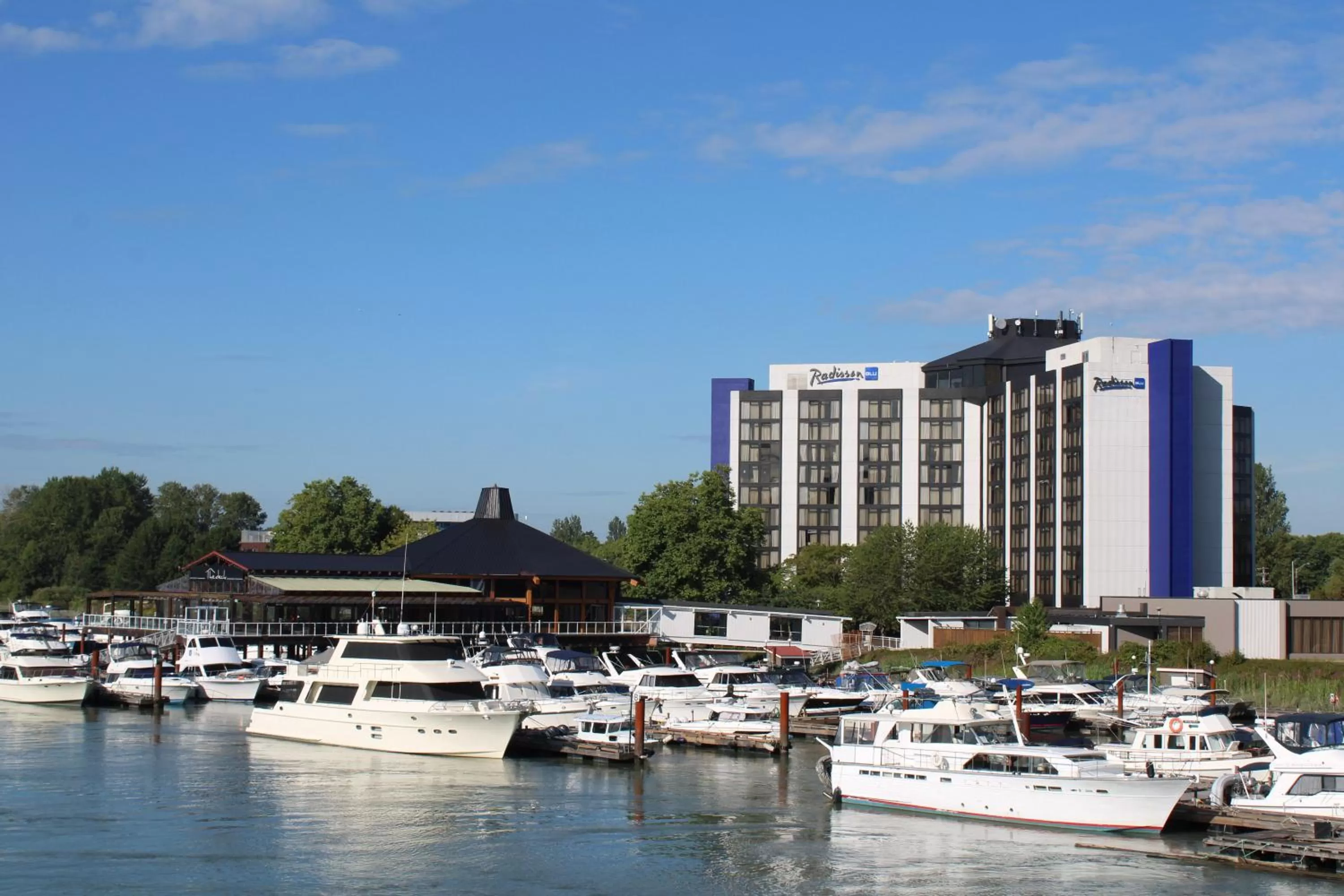 Property Building in Radisson Blu Vancouver Airport Hotel & Marina