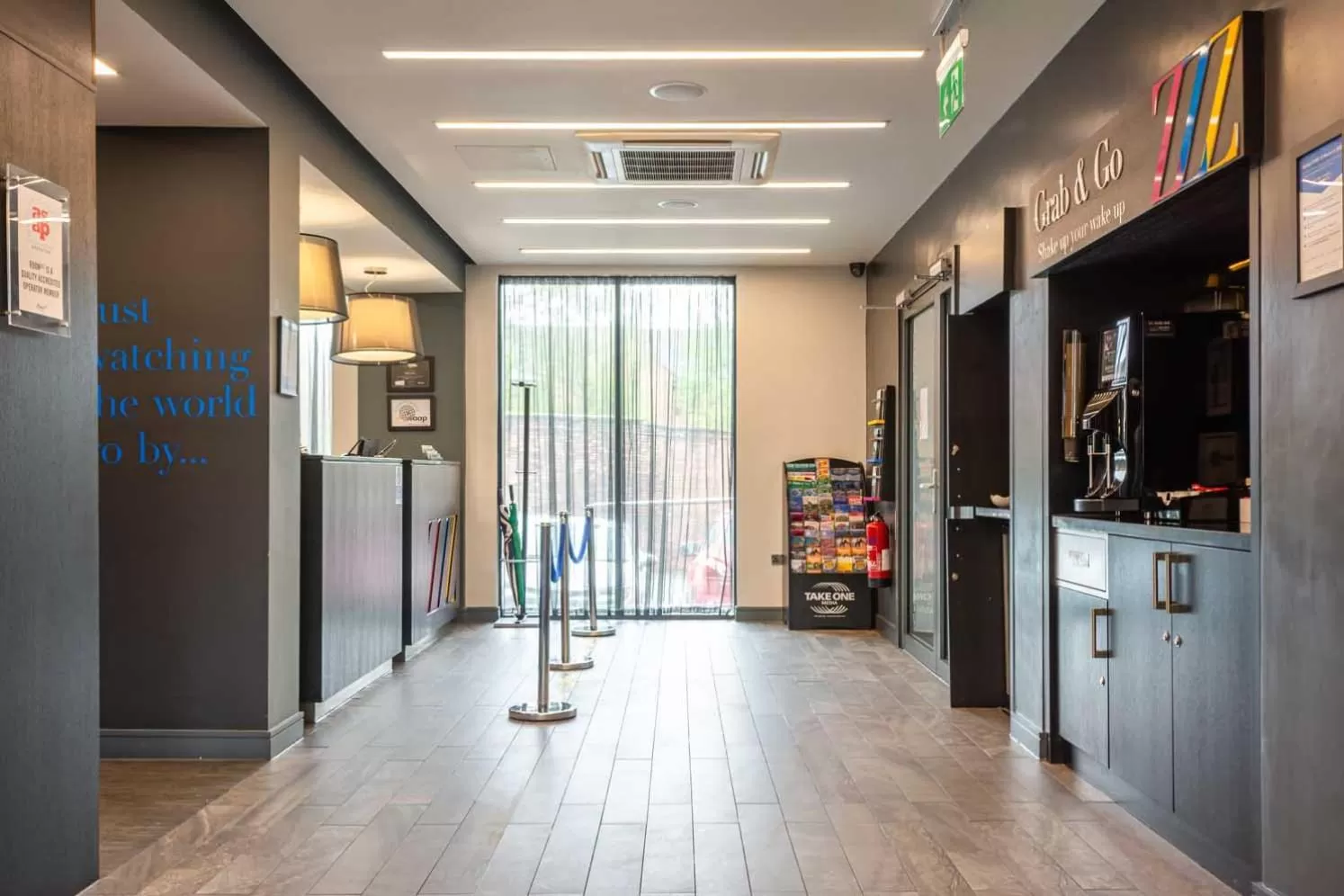 Lobby or reception in Roomzzz Chester City