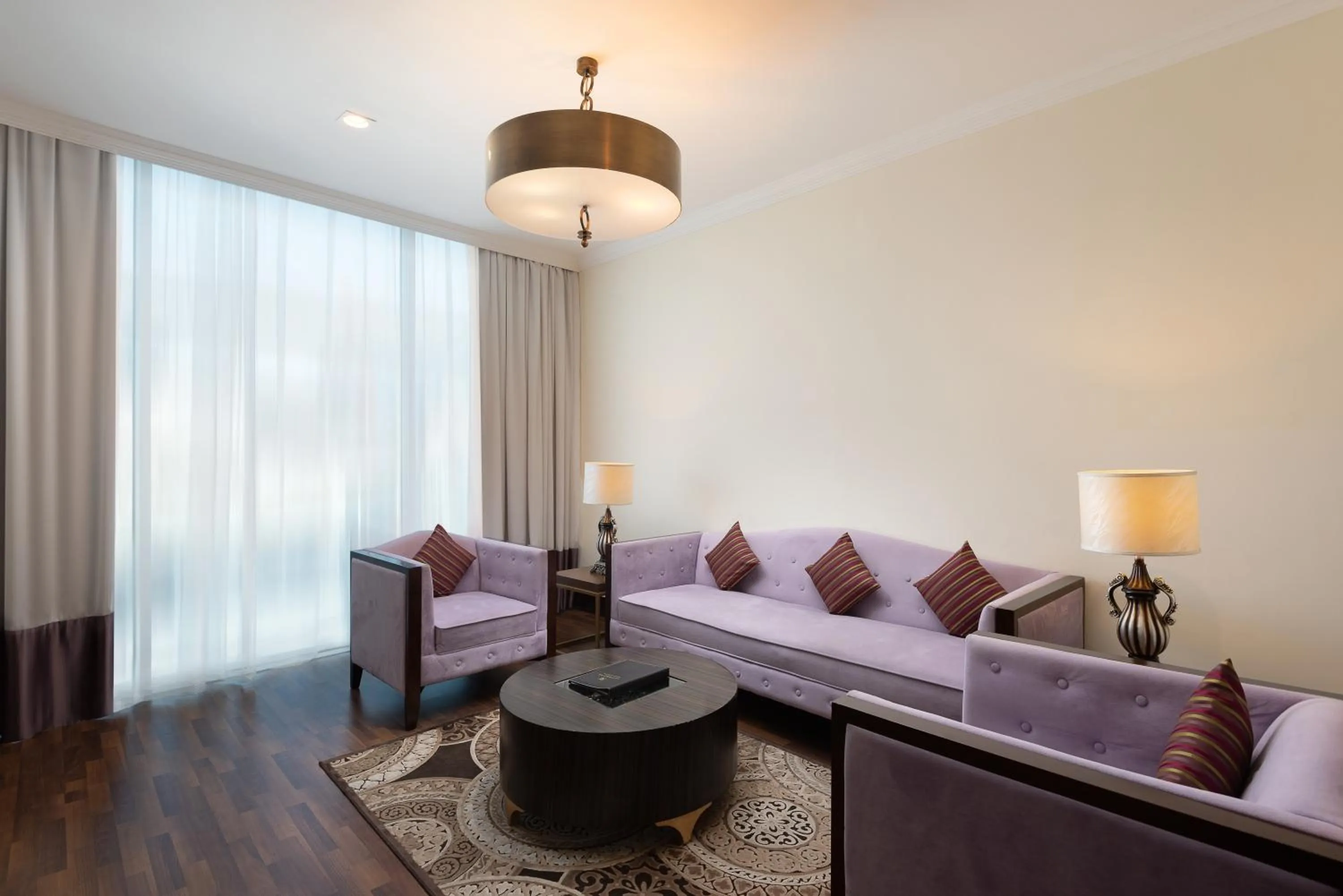 Living room in Landmark Premier Hotel