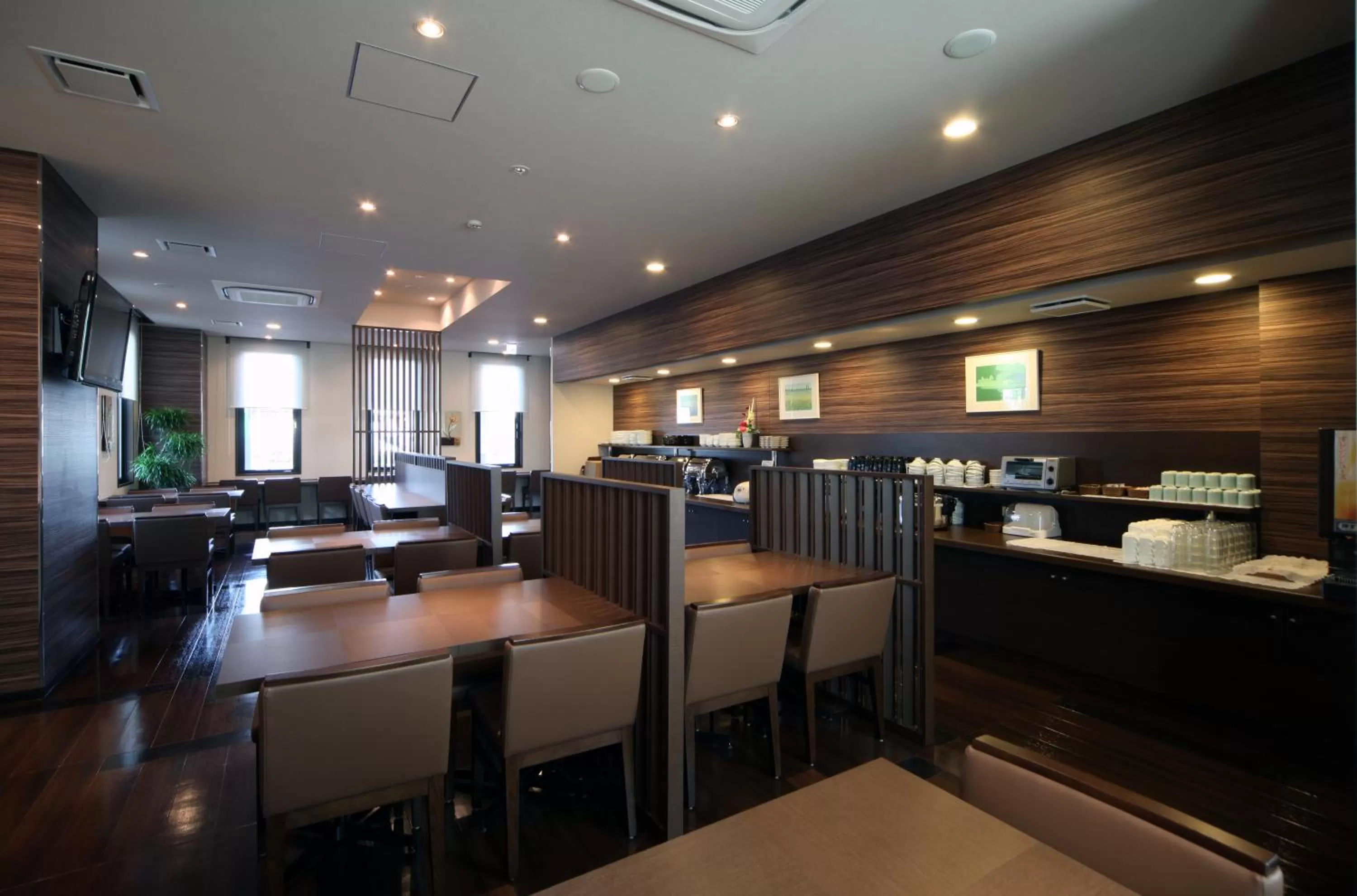 Restaurant/places to eat in Hotel Route-Inn Marugame
