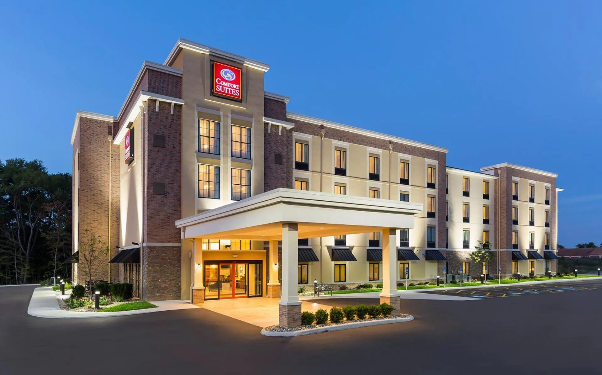Facade/entrance in Comfort Suites Hartville-North Canton