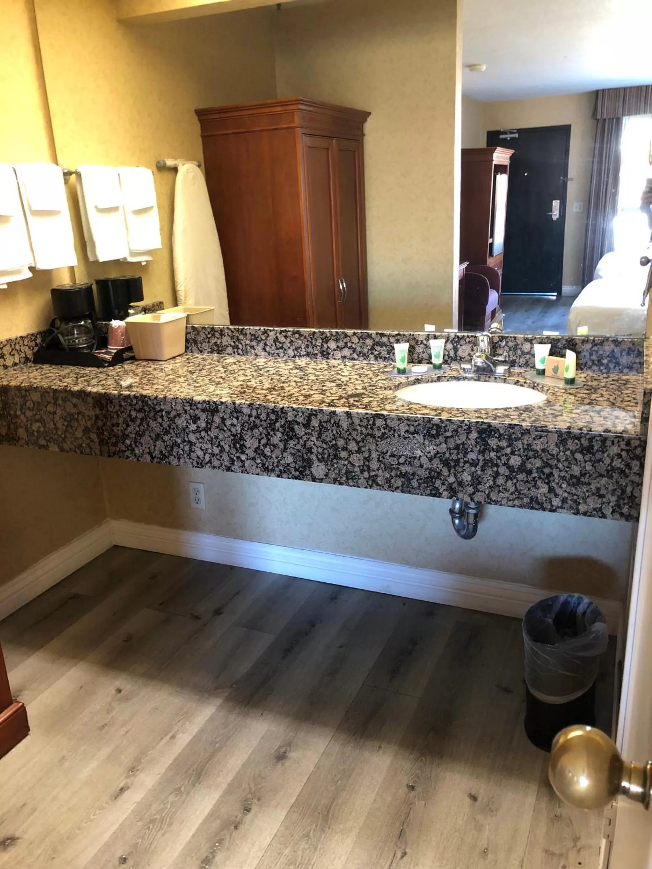 Bathroom in Hotel Le Reve Pasadena