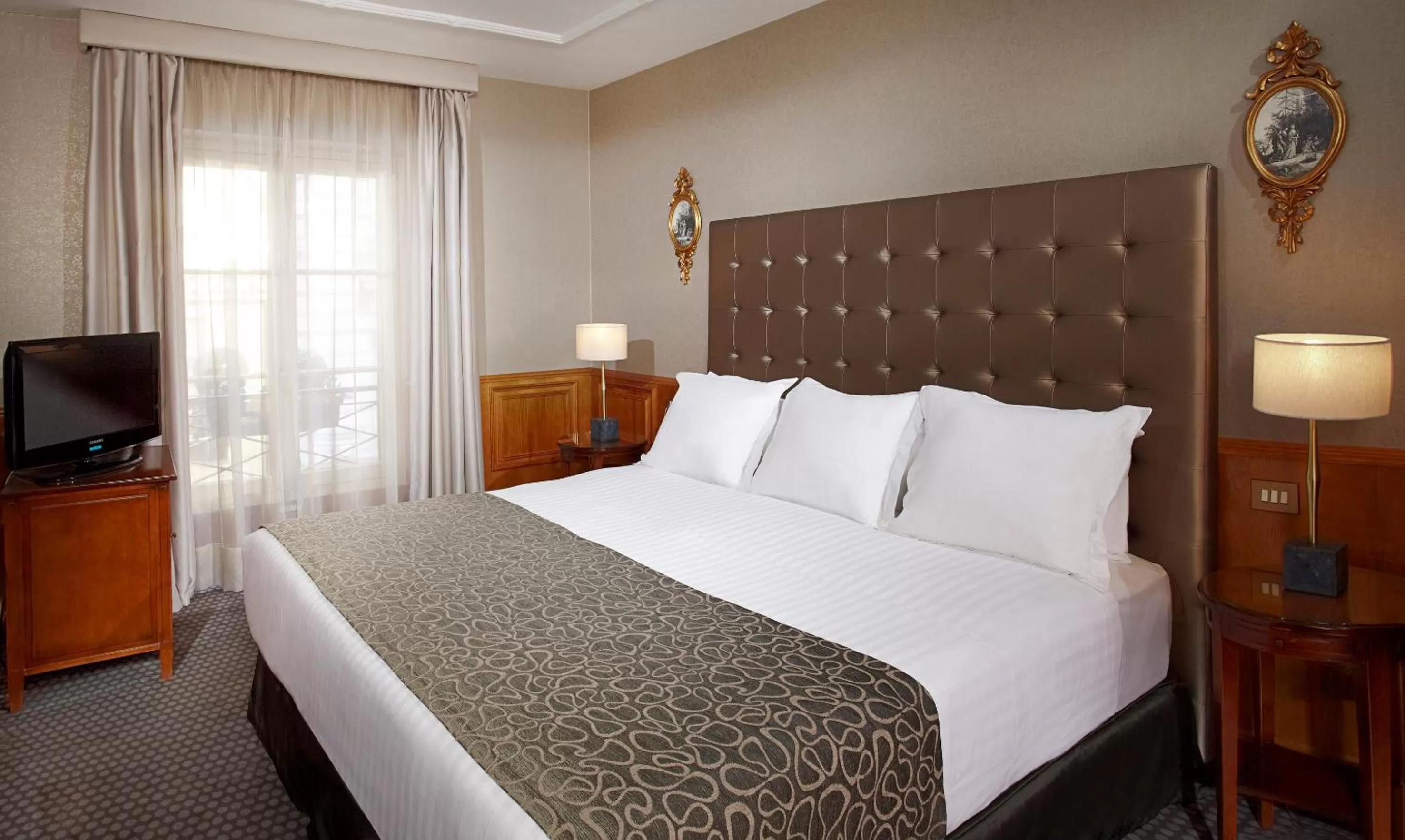 Bedroom, Bed in Meliá Paris Vendôme