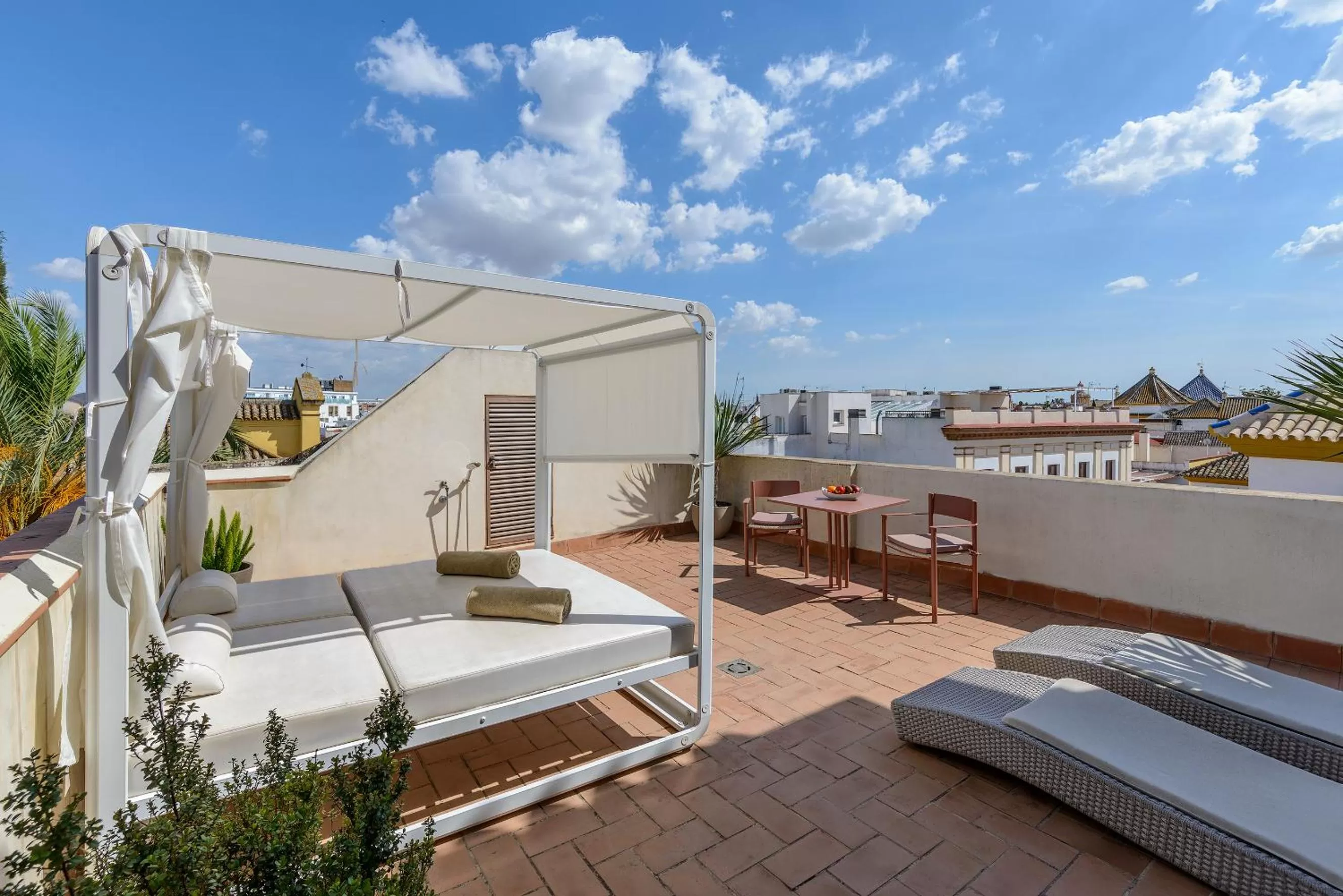 sunbed in CoolRooms Palacio Villapanés 5 GL