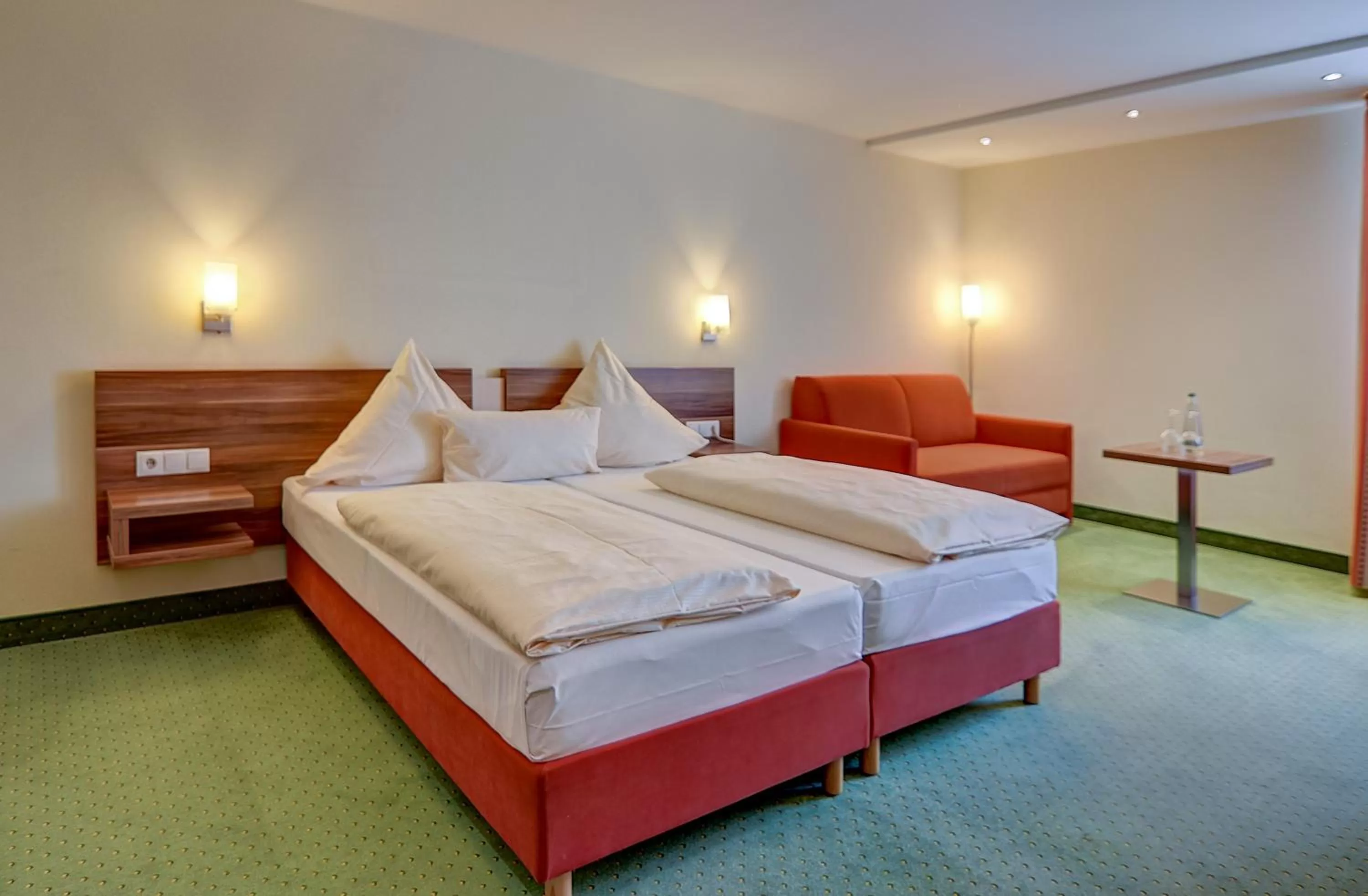 Photo of the whole room, Bed in Wertheimer Stuben