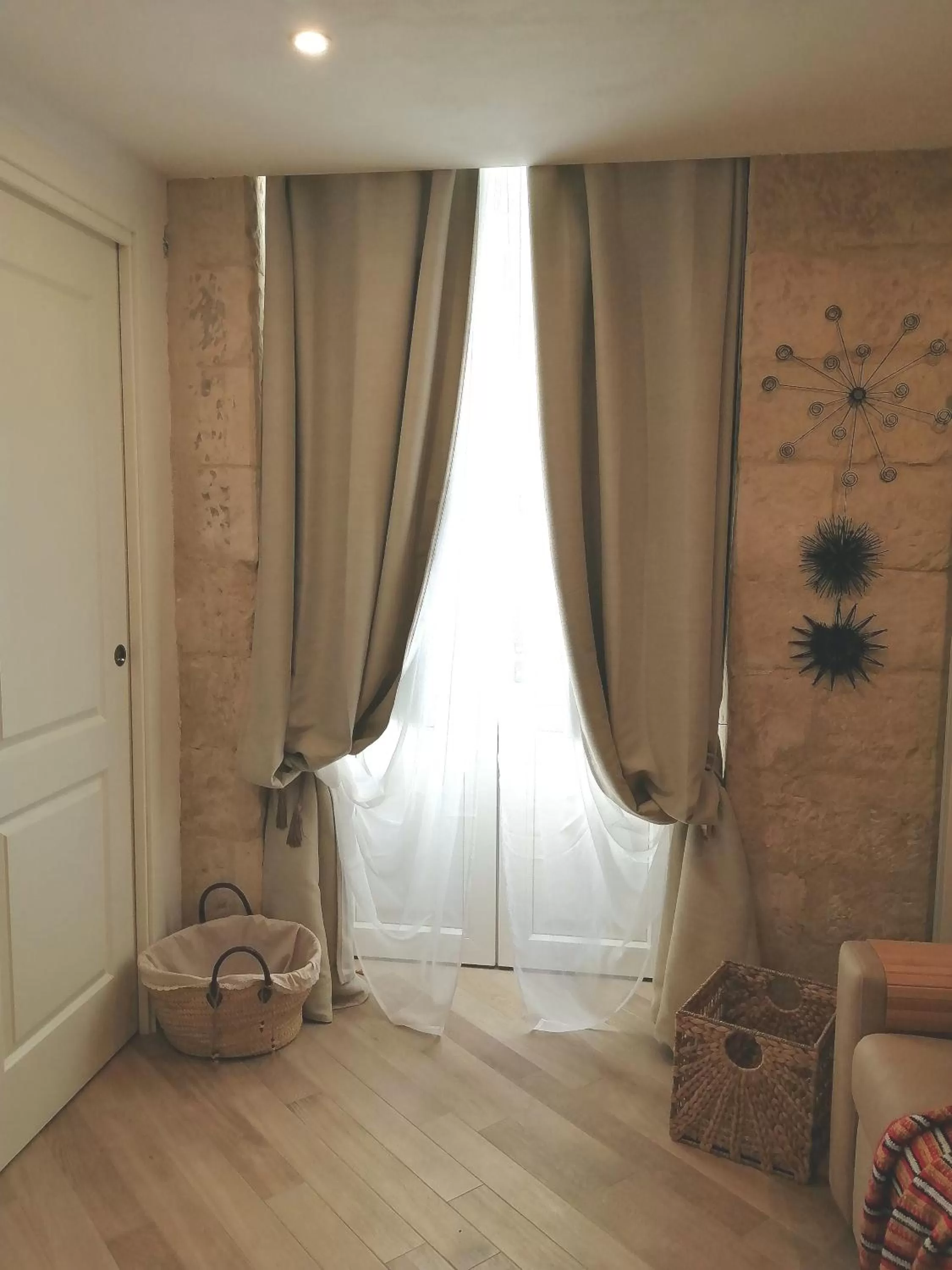 Seating area, Bed in Palazzo Emy